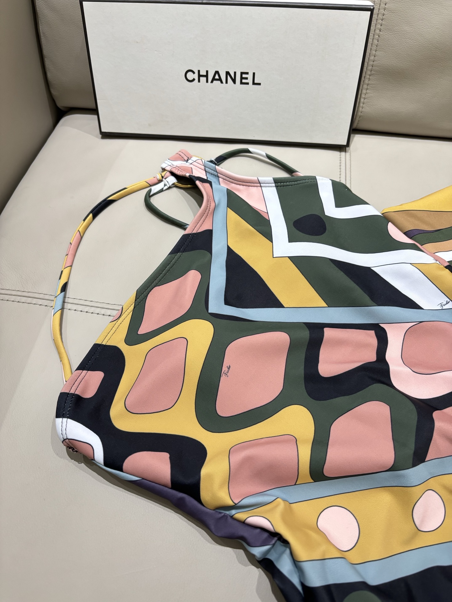 Pucci专柜新款连体泳衣 泳衣➕纱巾 2件套 气质高雅 😍🥰适合多种场景的游泳衣🏊‍♀️海边 游泳池 