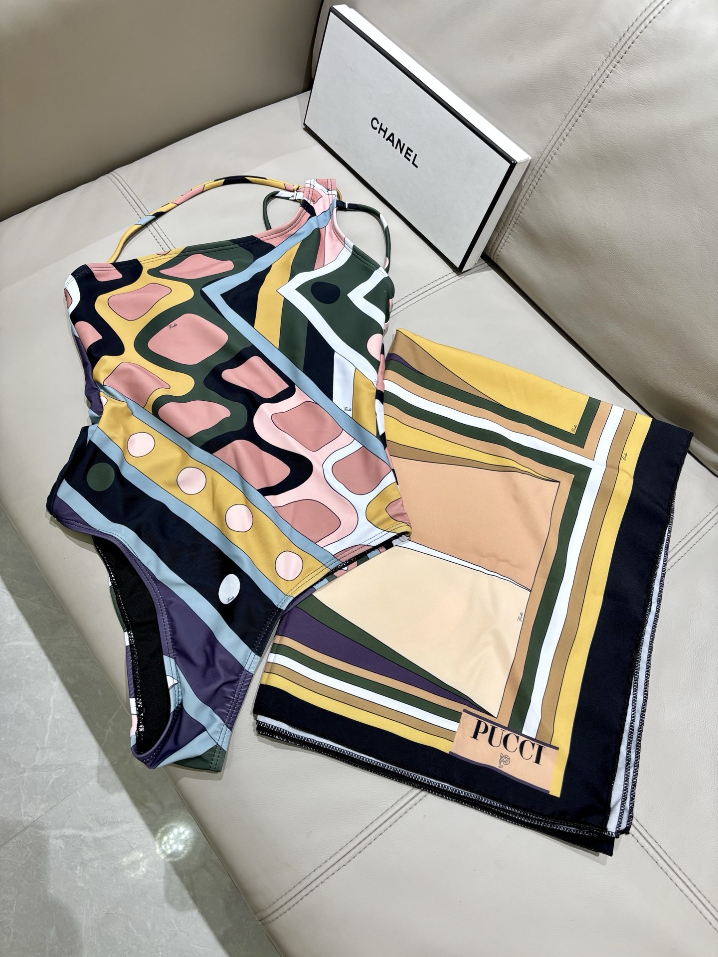 Pucci专柜新款连体泳衣 泳衣➕纱巾 2件套 气质高雅 😍🥰适合多种场景的游泳衣🏊‍♀️海边 游泳池 