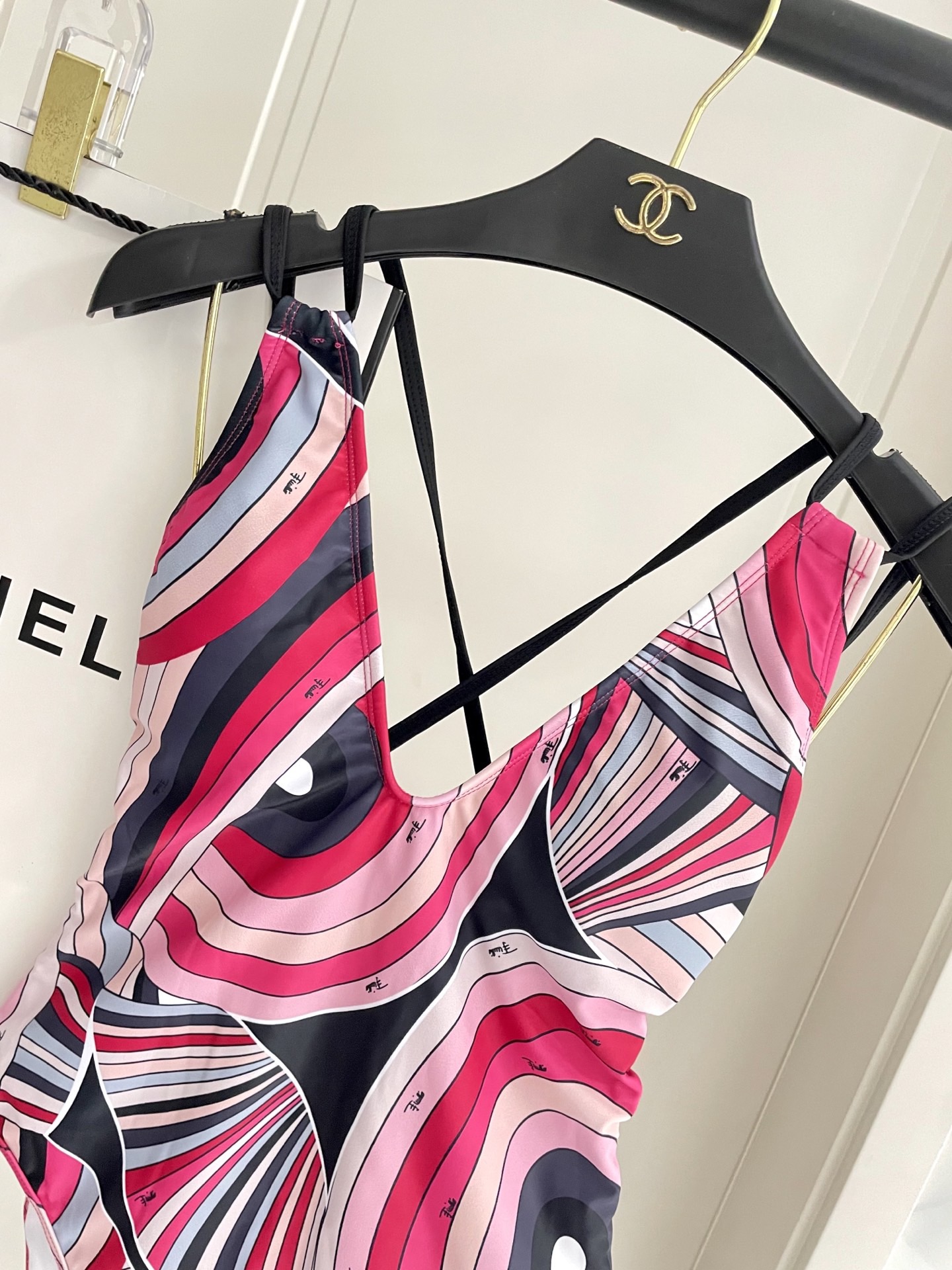 Pucci专柜新款连体泳衣 气质高雅 😍🥰适合多种场景的游泳衣🏊‍♀️海边 游泳池 温泉 水上乐园 漂流