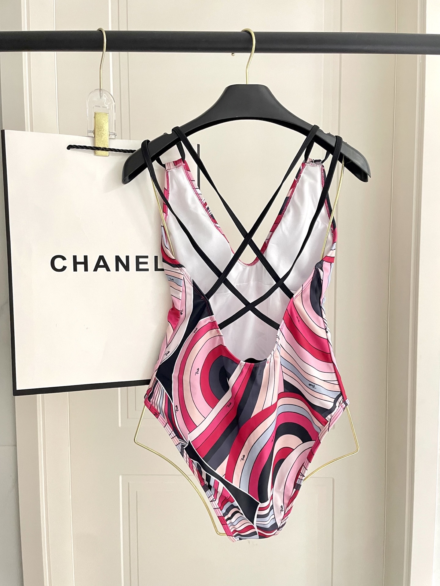 Pucci专柜新款连体泳衣 气质高雅 😍🥰适合多种场景的游泳衣🏊‍♀️海边 游泳池 温泉 水上乐园 漂流