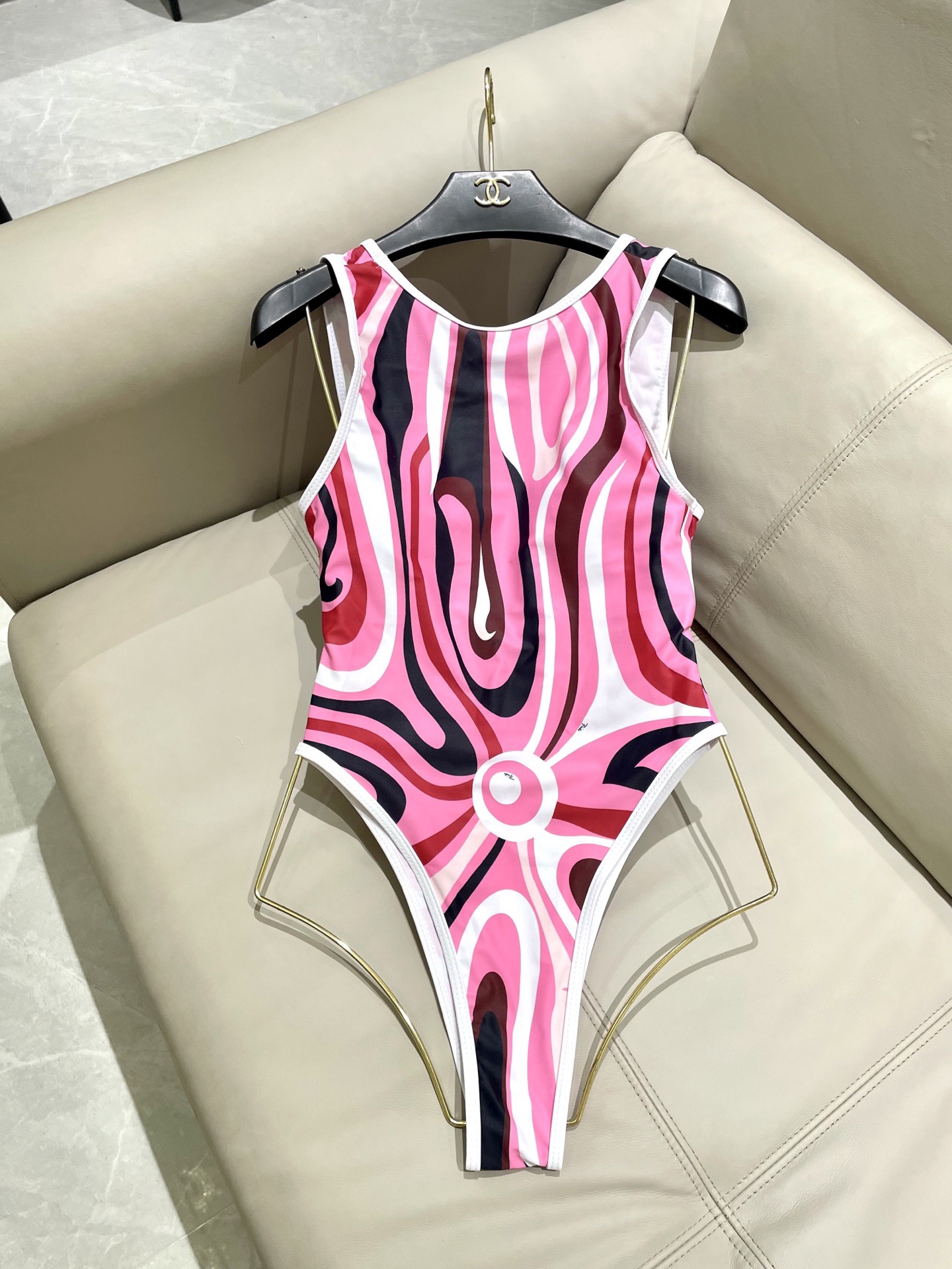 Pucci专柜新款连体泳衣 泳衣➕纱巾 2件套 气质高雅 😍🥰适合多种场景的游泳衣🏊‍♀️海边 游泳池 