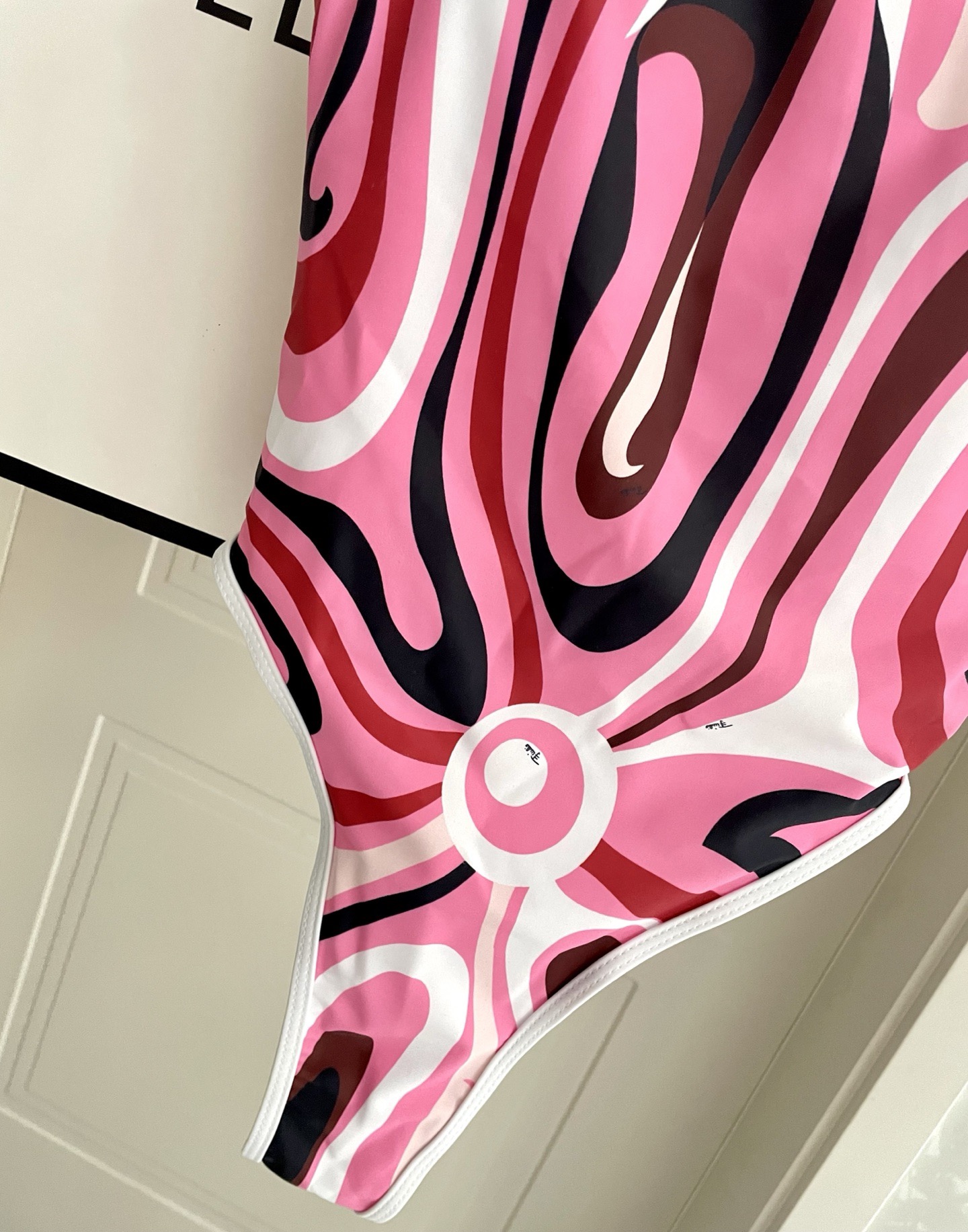 Pucci专柜新款连体泳衣 泳衣➕纱巾 2件套 气质高雅 😍🥰适合多种场景的游泳衣🏊‍♀️海边 游泳池 