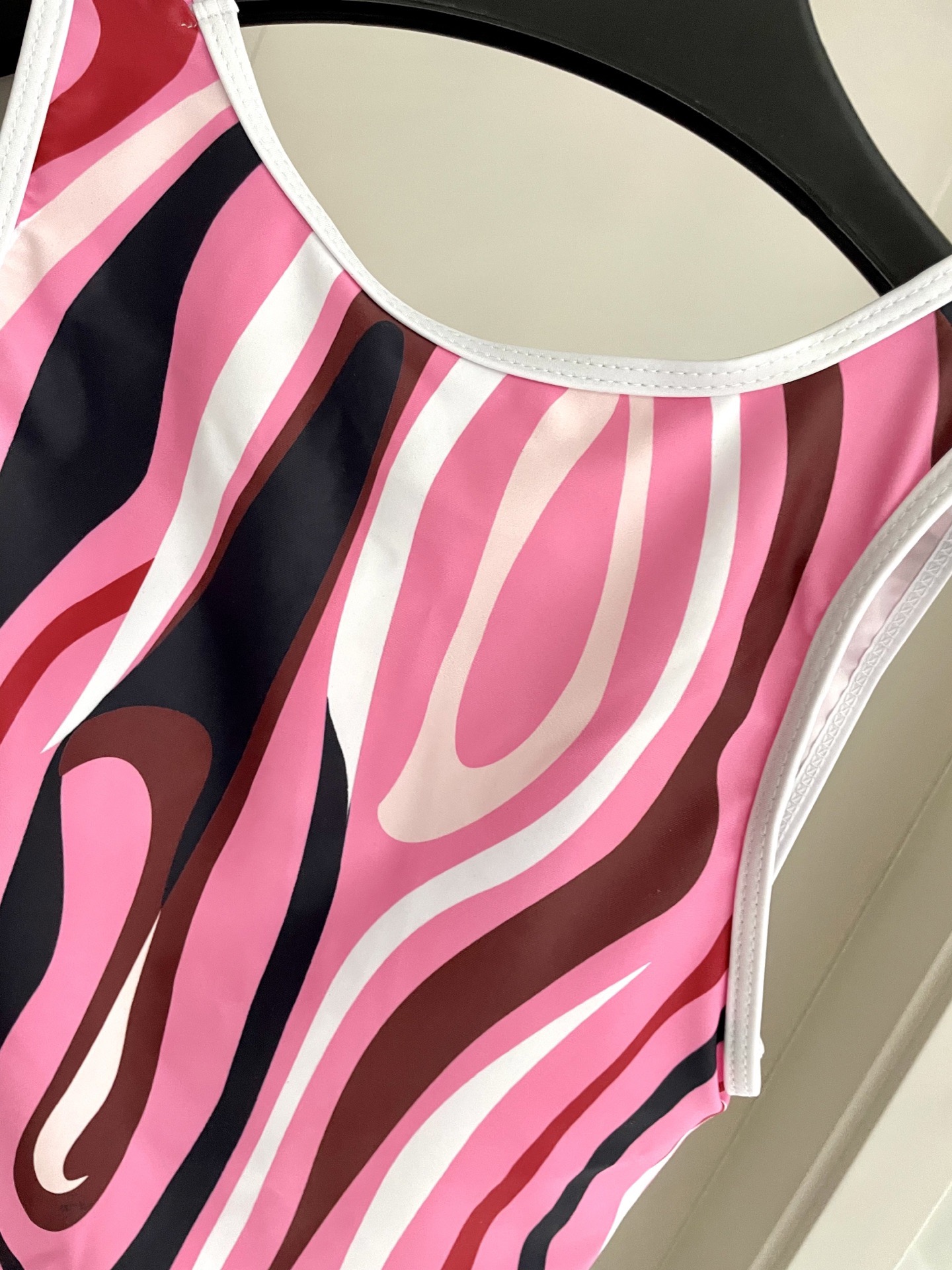 Pucci专柜新款连体泳衣 泳衣➕纱巾 2件套 气质高雅 😍🥰适合多种场景的游泳衣🏊‍♀️海边 游泳池 