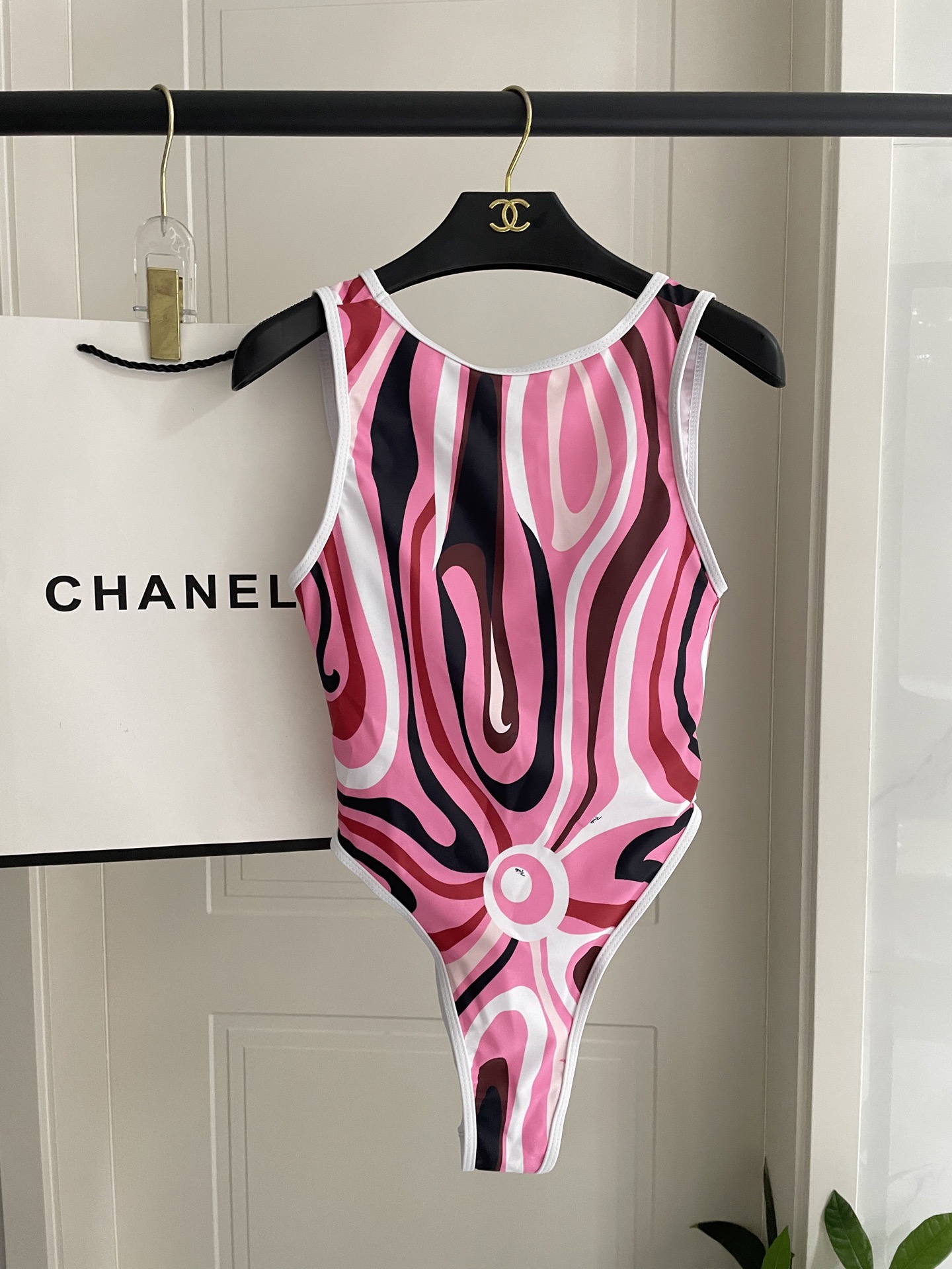 Pucci专柜新款连体泳衣 泳衣➕纱巾 2件套 气质高雅 😍🥰适合多种场景的游泳衣🏊‍♀️海边 游泳池 