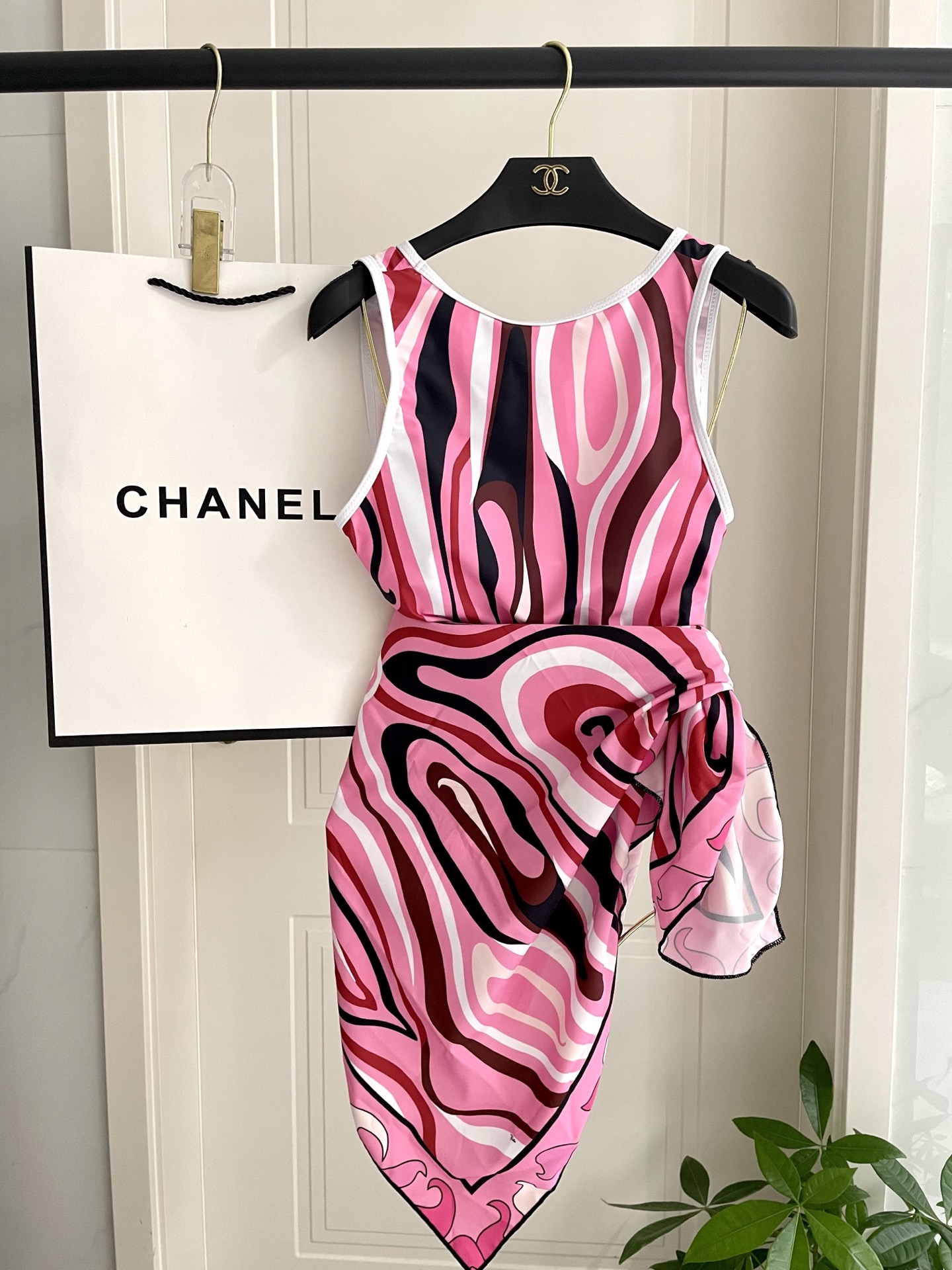 Pucci专柜新款连体泳衣 泳衣➕纱巾 2件套 气质高雅 😍🥰适合多种场景的游泳衣🏊‍♀️海边 游泳池 