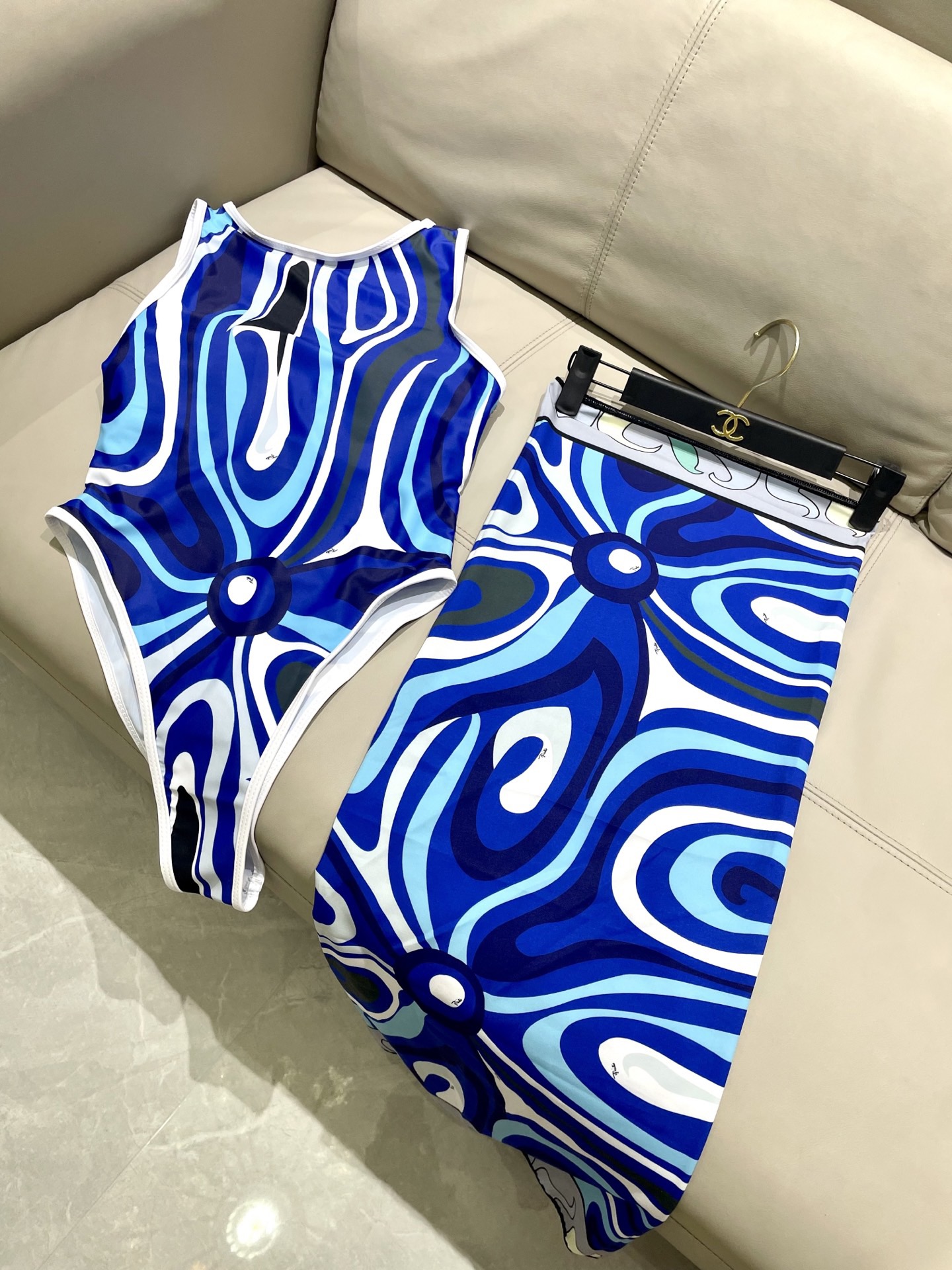 Pucci专柜新款连体泳衣 泳衣➕纱巾 2件套 气质高雅 😍🥰适合多种场景的游泳衣🏊‍♀️海边 游泳池 