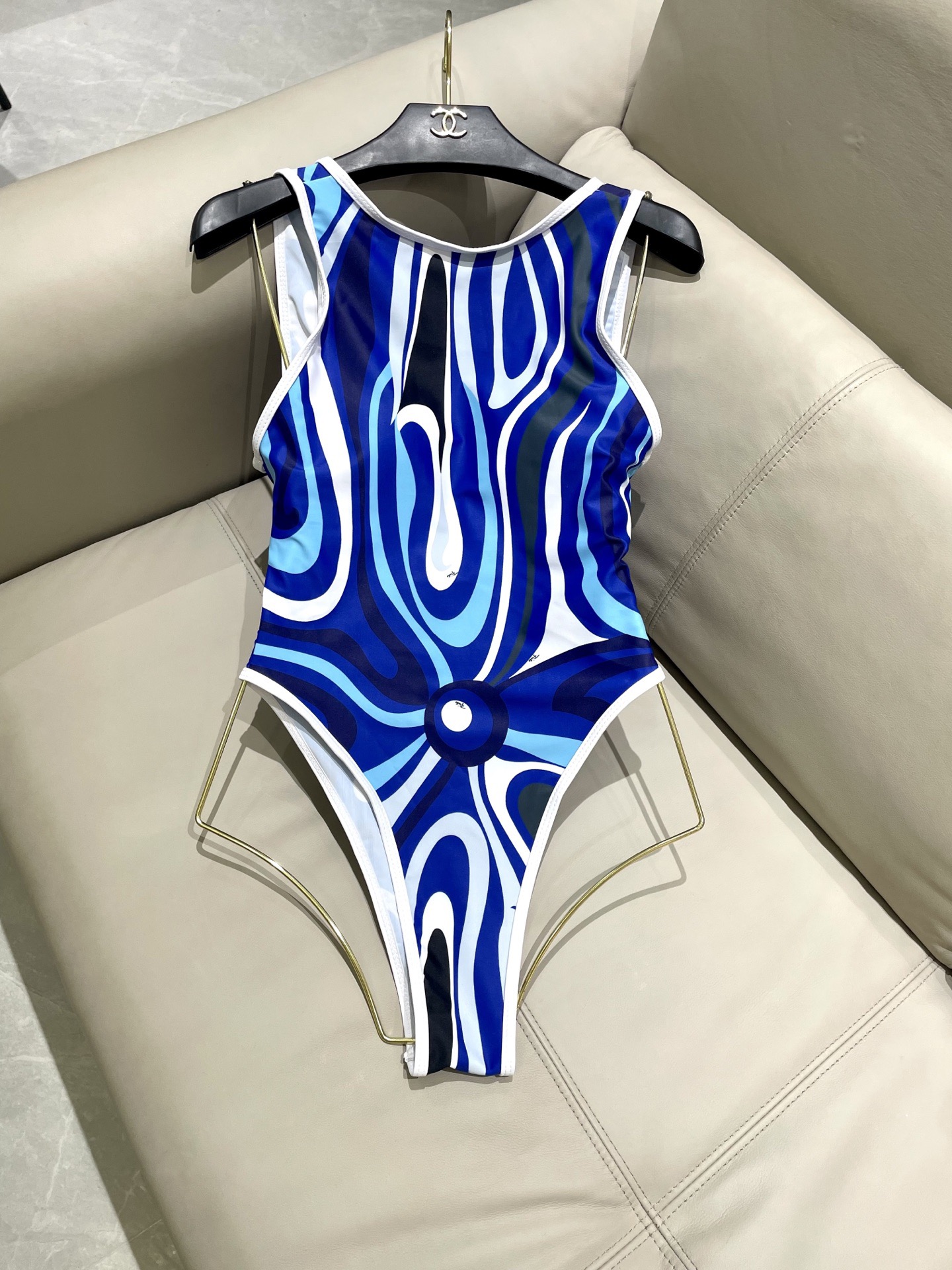 Pucci专柜新款连体泳衣 泳衣➕纱巾 2件套 气质高雅 😍🥰适合多种场景的游泳衣🏊‍♀️海边 游泳池 