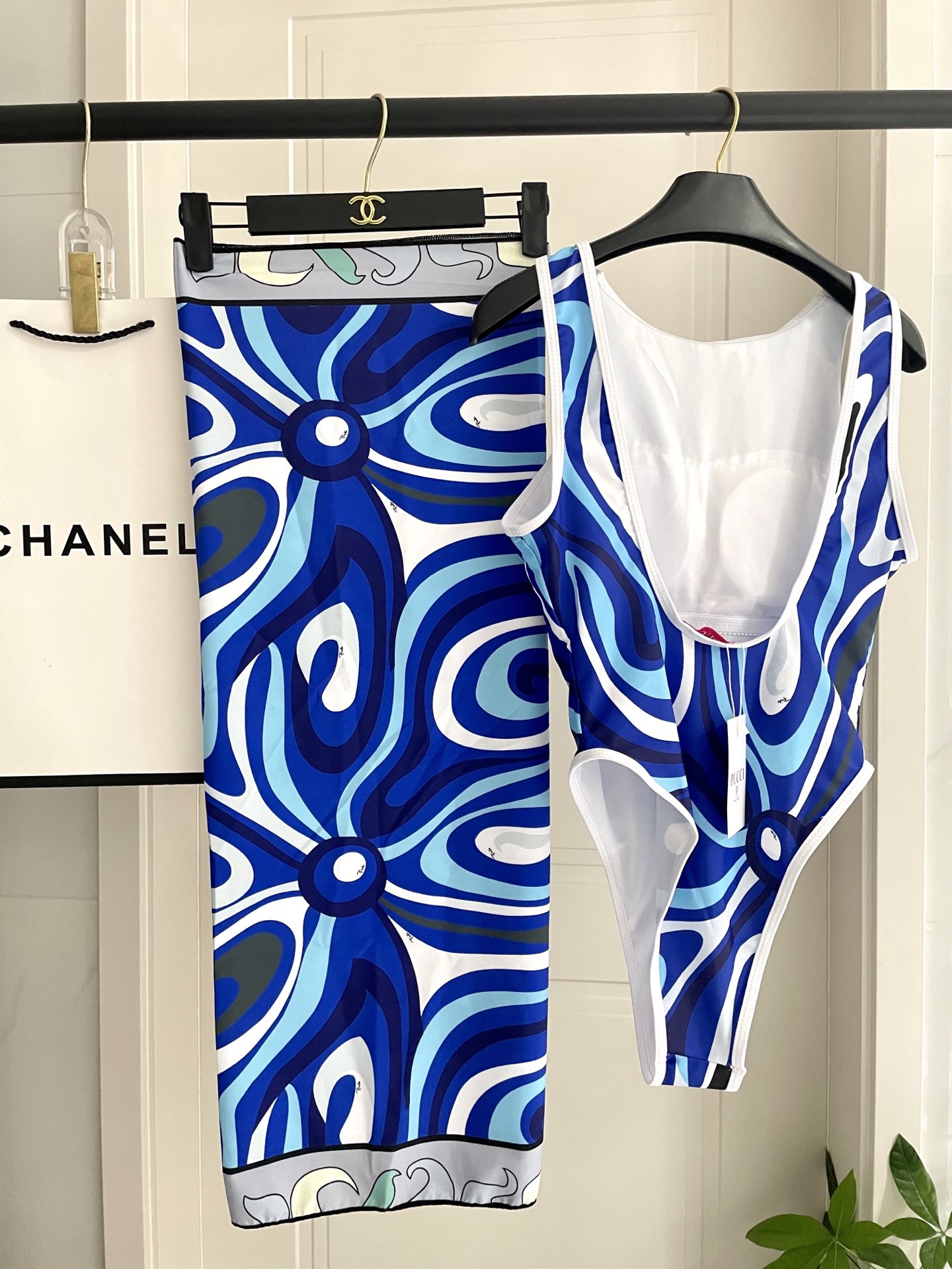 Pucci专柜新款连体泳衣 泳衣➕纱巾 2件套 气质高雅 😍🥰适合多种场景的游泳衣🏊‍♀️海边 游泳池 