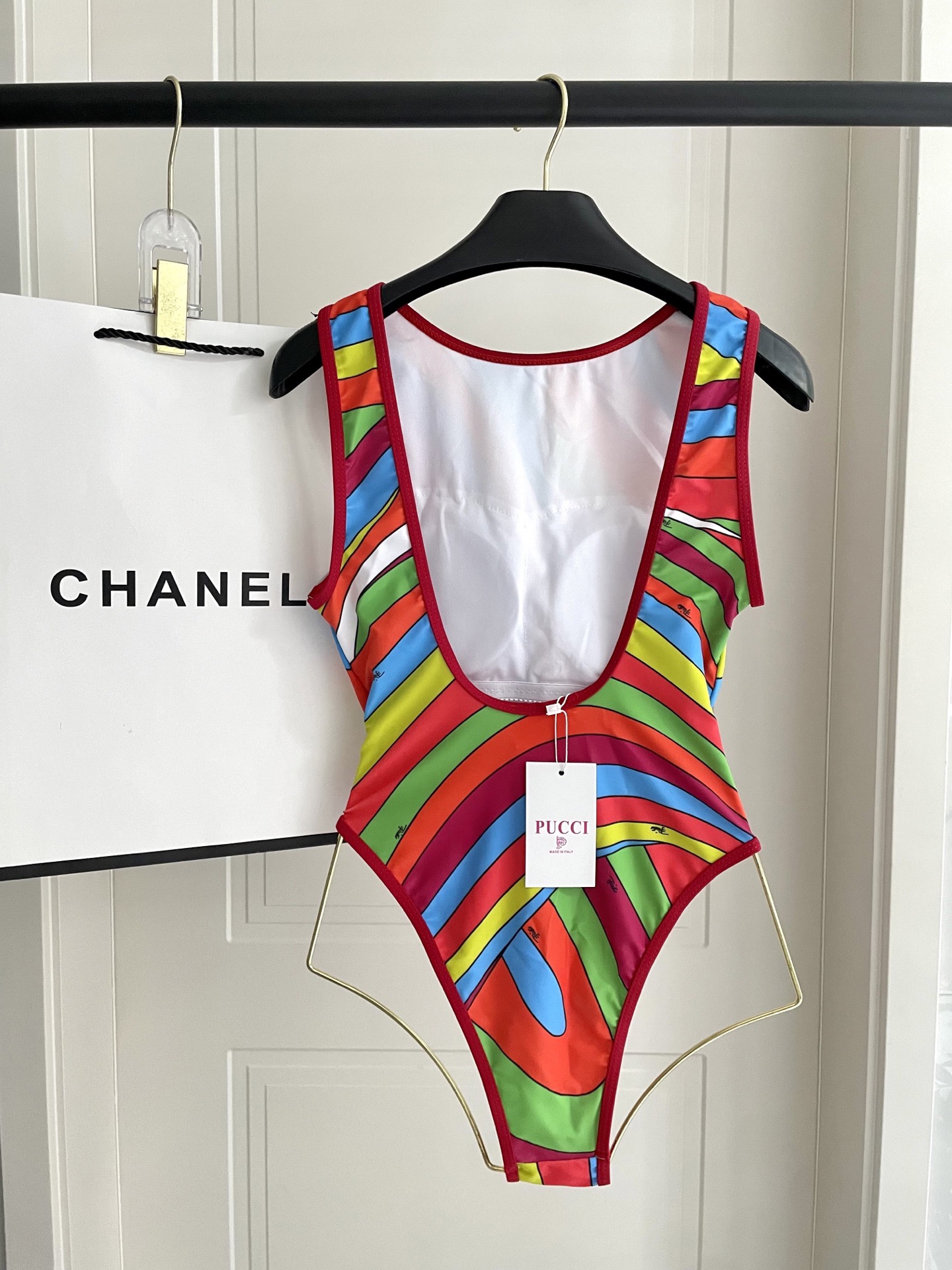 Pucci专柜新款连体泳衣 气质高雅 😍🥰适合多种场景的游泳衣🏊‍♀️海边 游泳池 温泉 水上乐园 漂流