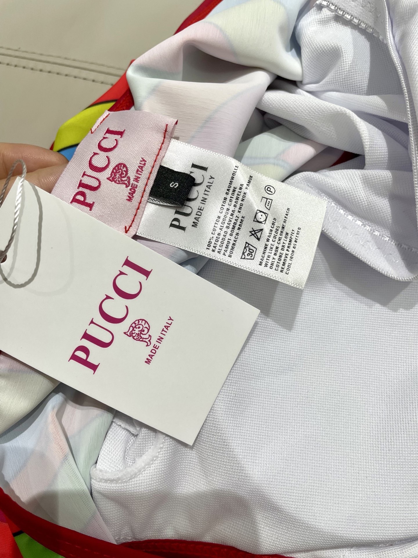 Pucci专柜新款连体泳衣 气质高雅 😍🥰适合多种场景的游泳衣🏊‍♀️海边 游泳池 温泉 水上乐园 漂流