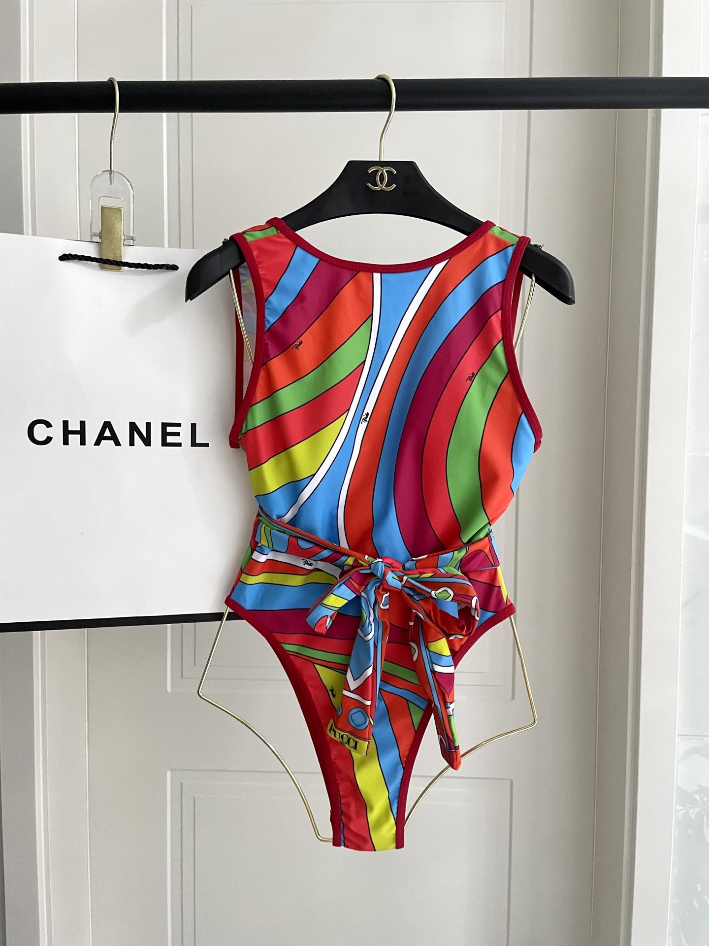 Pucci专柜新款连体泳衣 气质高雅 😍🥰适合多种场景的游泳衣🏊‍♀️海边 游泳池 温泉 水上乐园 漂流