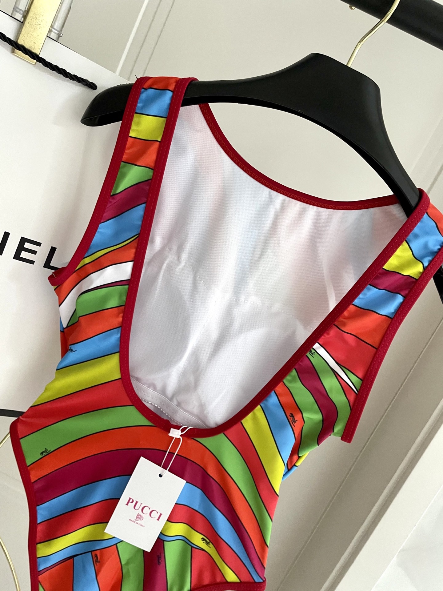 Pucci专柜新款连体泳衣 气质高雅 😍🥰适合多种场景的游泳衣🏊‍♀️海边 游泳池 温泉 水上乐园 漂流