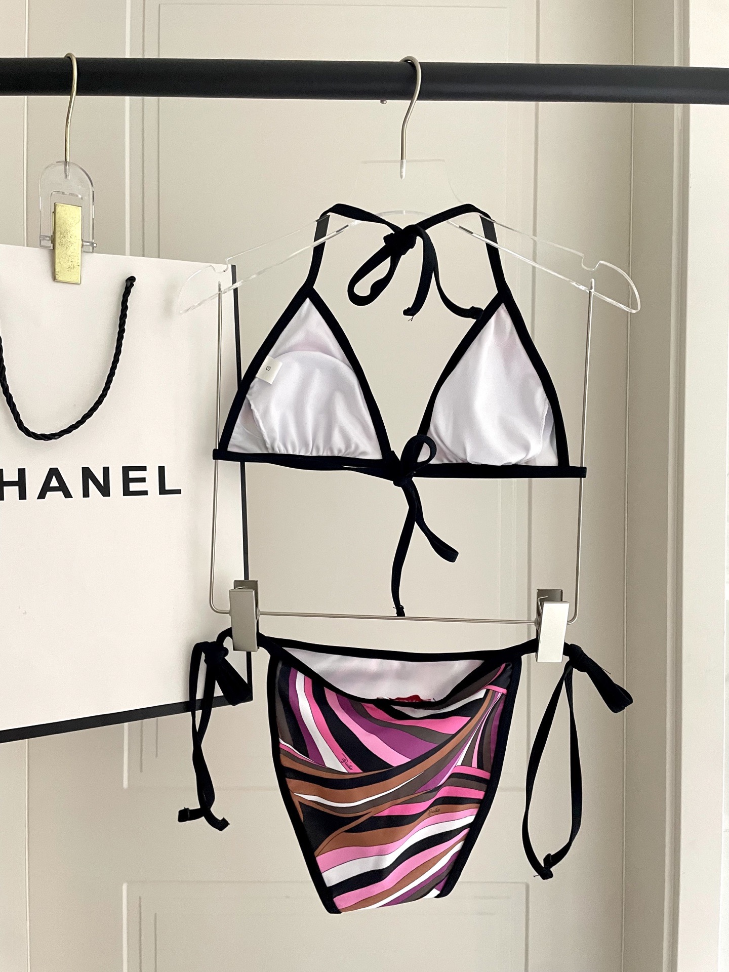 Pucci专柜新款比基尼😍🥰适合多种场景的游泳衣🏊‍♀️海边 游泳池 温泉 水上乐园 漂流都可以😌面料：