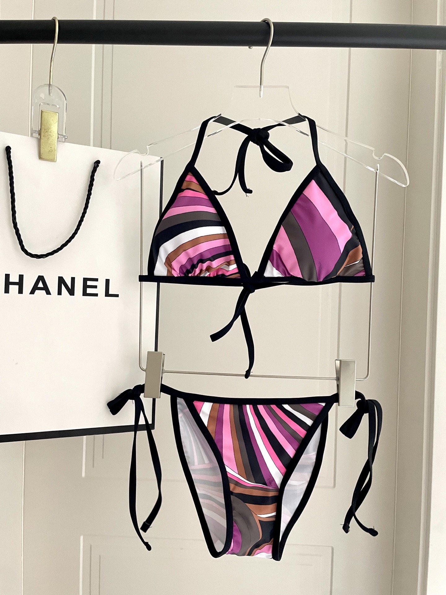 Pucci专柜新款比基尼😍🥰适合多种场景的游泳衣🏊‍♀️海边 游泳池 温泉 水上乐园 漂流都可以😌面料：