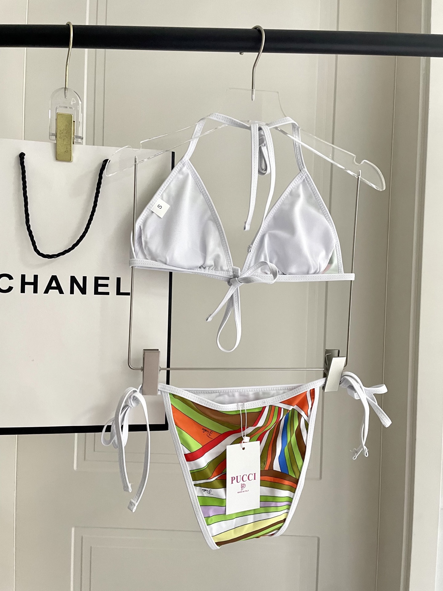 Pucci专柜新款比基尼😍🥰适合多种场景的游泳衣🏊‍♀️海边 游泳池 温泉 水上乐园 漂流都可以😌面料：