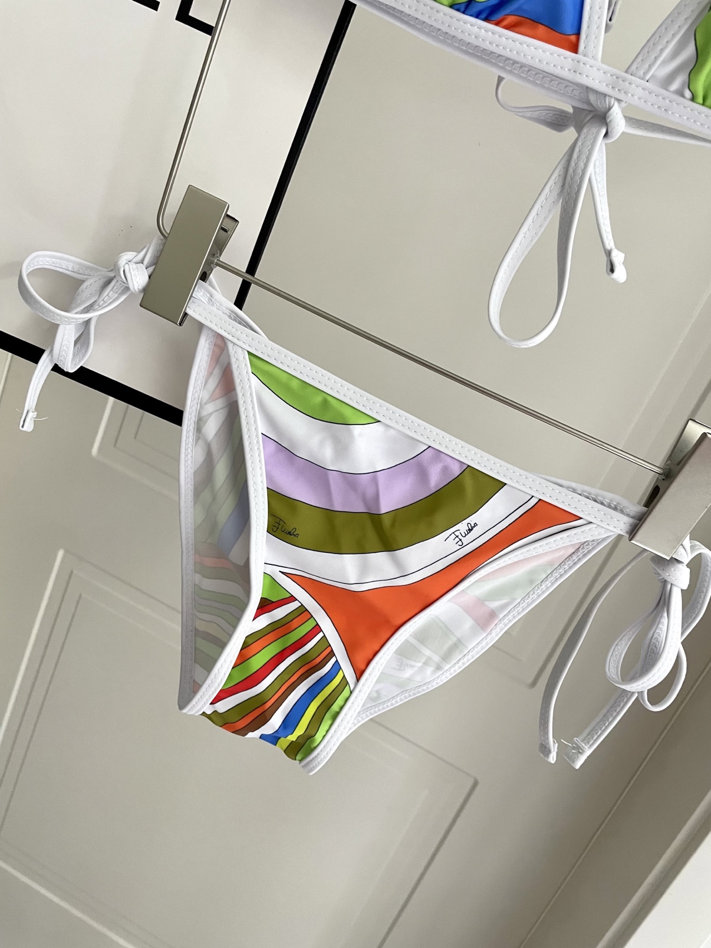 Pucci专柜新款比基尼😍🥰适合多种场景的游泳衣🏊‍♀️海边 游泳池 温泉 水上乐园 漂流都可以😌面料：