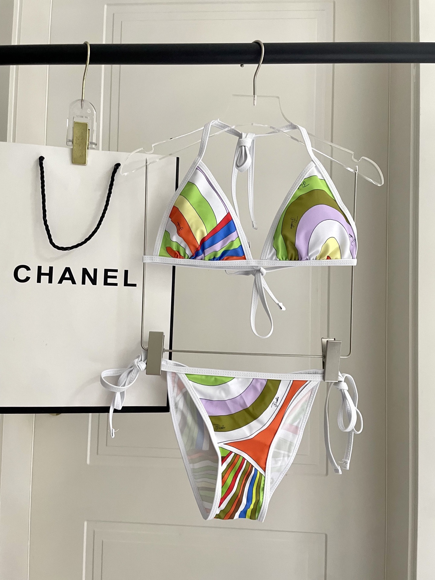 Pucci专柜新款比基尼😍🥰适合多种场景的游泳衣🏊‍♀️海边 游泳池 温泉 水上乐园 漂流都可以😌面料：