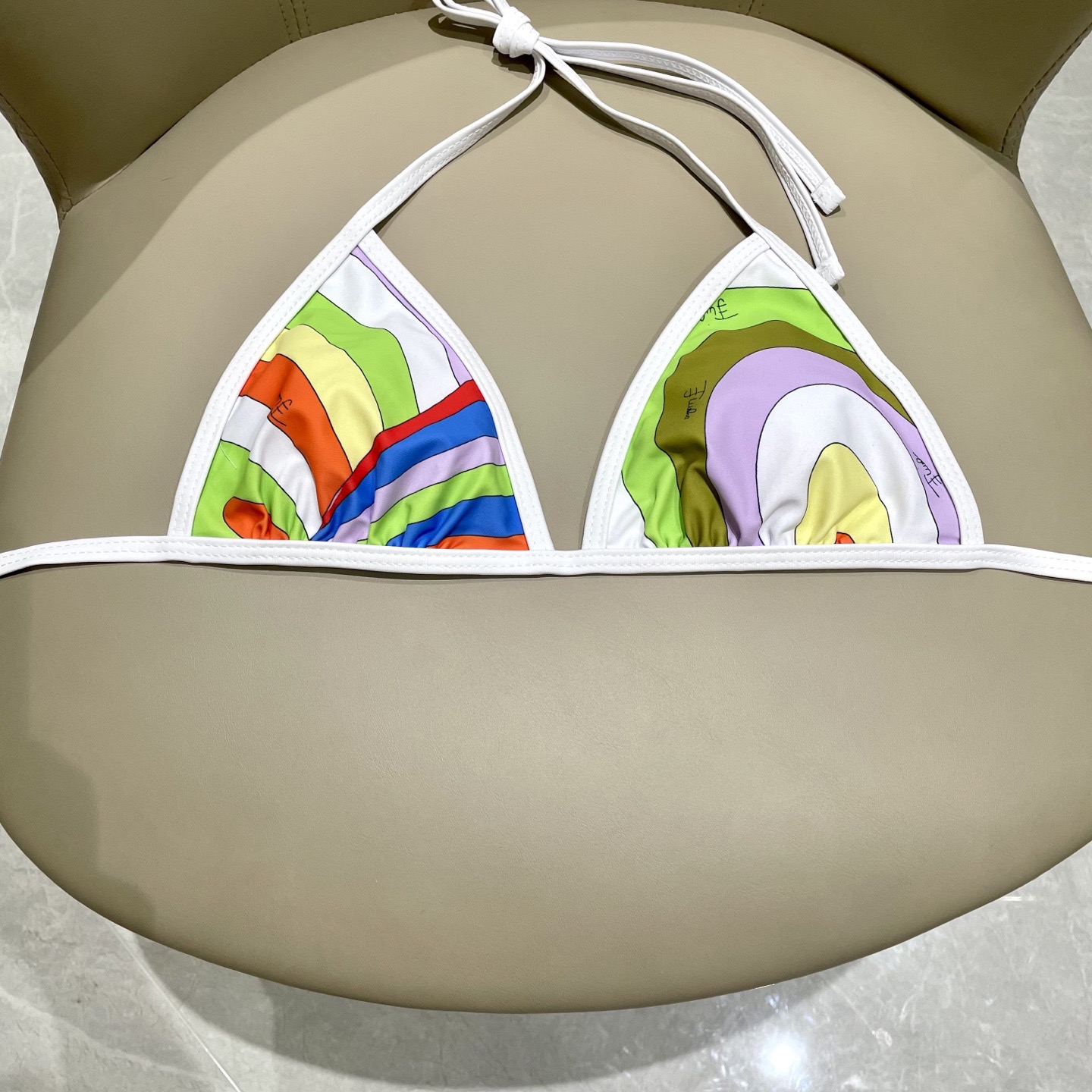 Pucci专柜新款比基尼😍🥰适合多种场景的游泳衣🏊‍♀️海边 游泳池 温泉 水上乐园 漂流都可以😌面料：