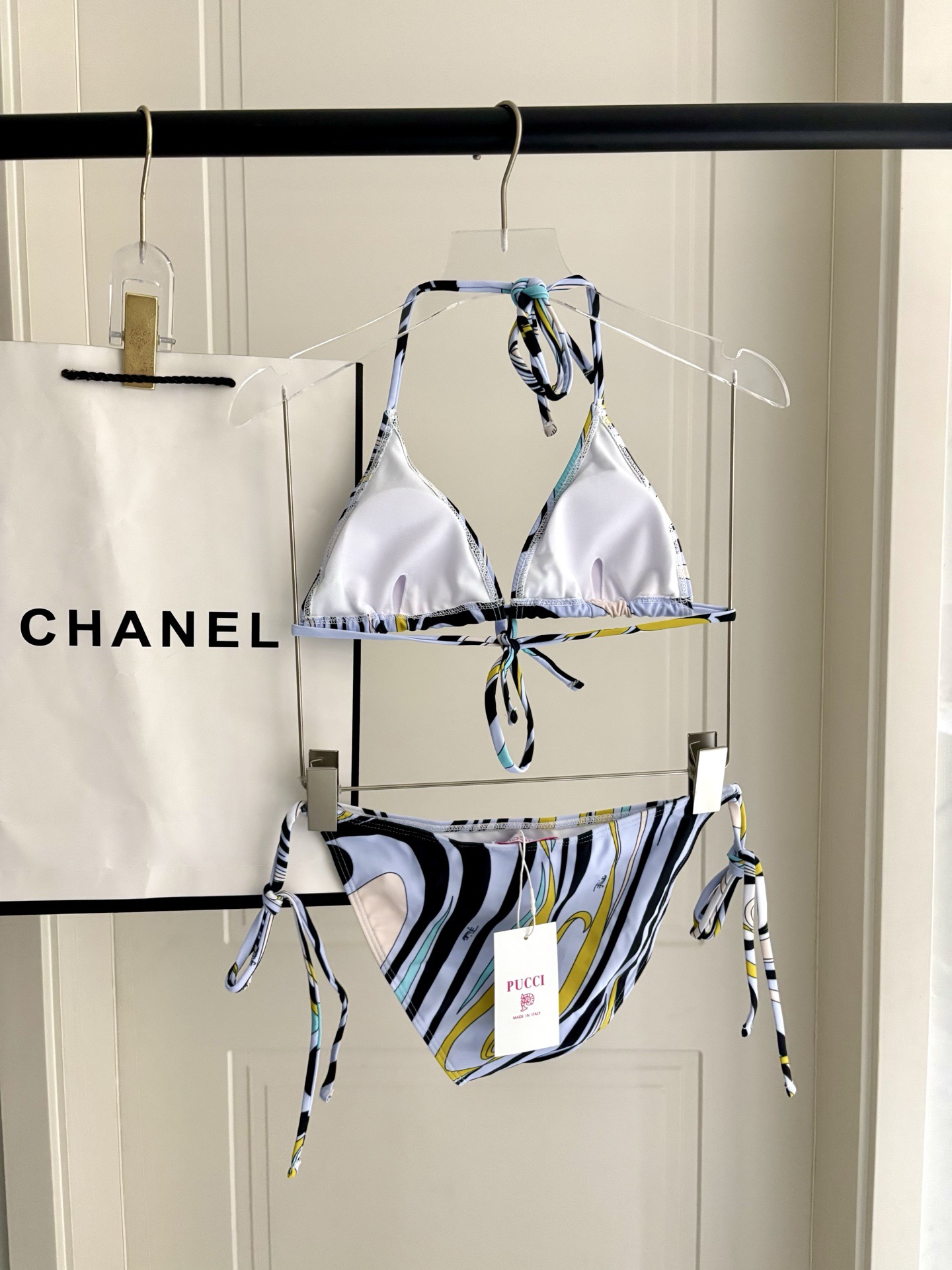 Pucci专柜新款比基尼😍🥰适合多种场景的游泳衣🏊‍♀️海边 游泳池 温泉 水上乐园 漂流都可以😌面料：