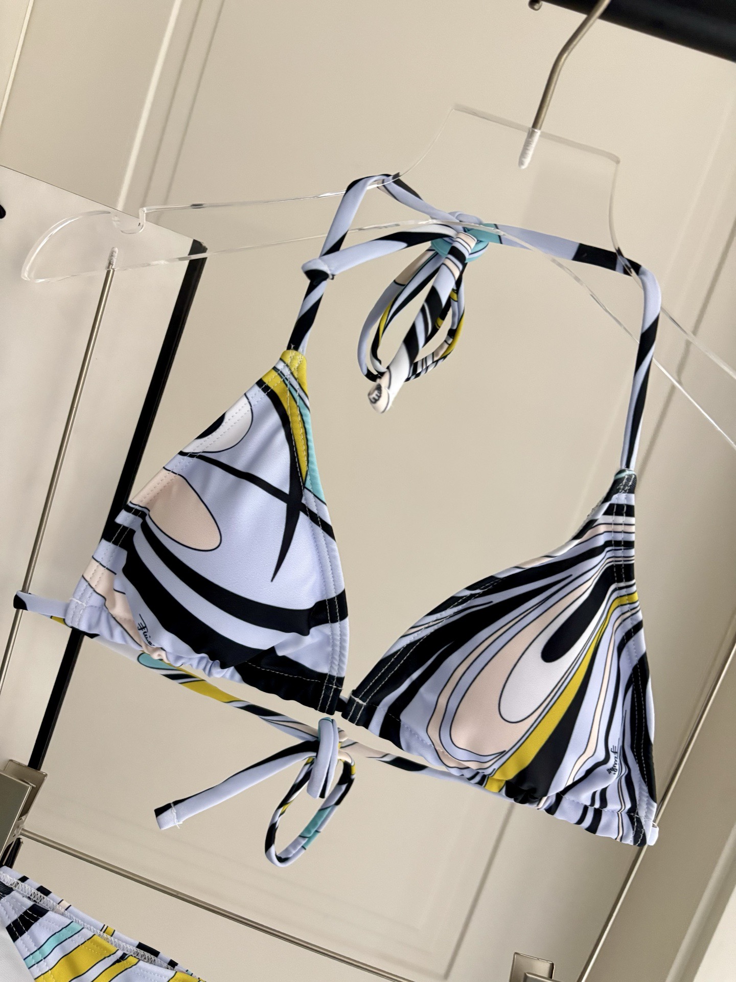 Pucci专柜新款比基尼😍🥰适合多种场景的游泳衣🏊‍♀️海边 游泳池 温泉 水上乐园 漂流都可以😌面料：