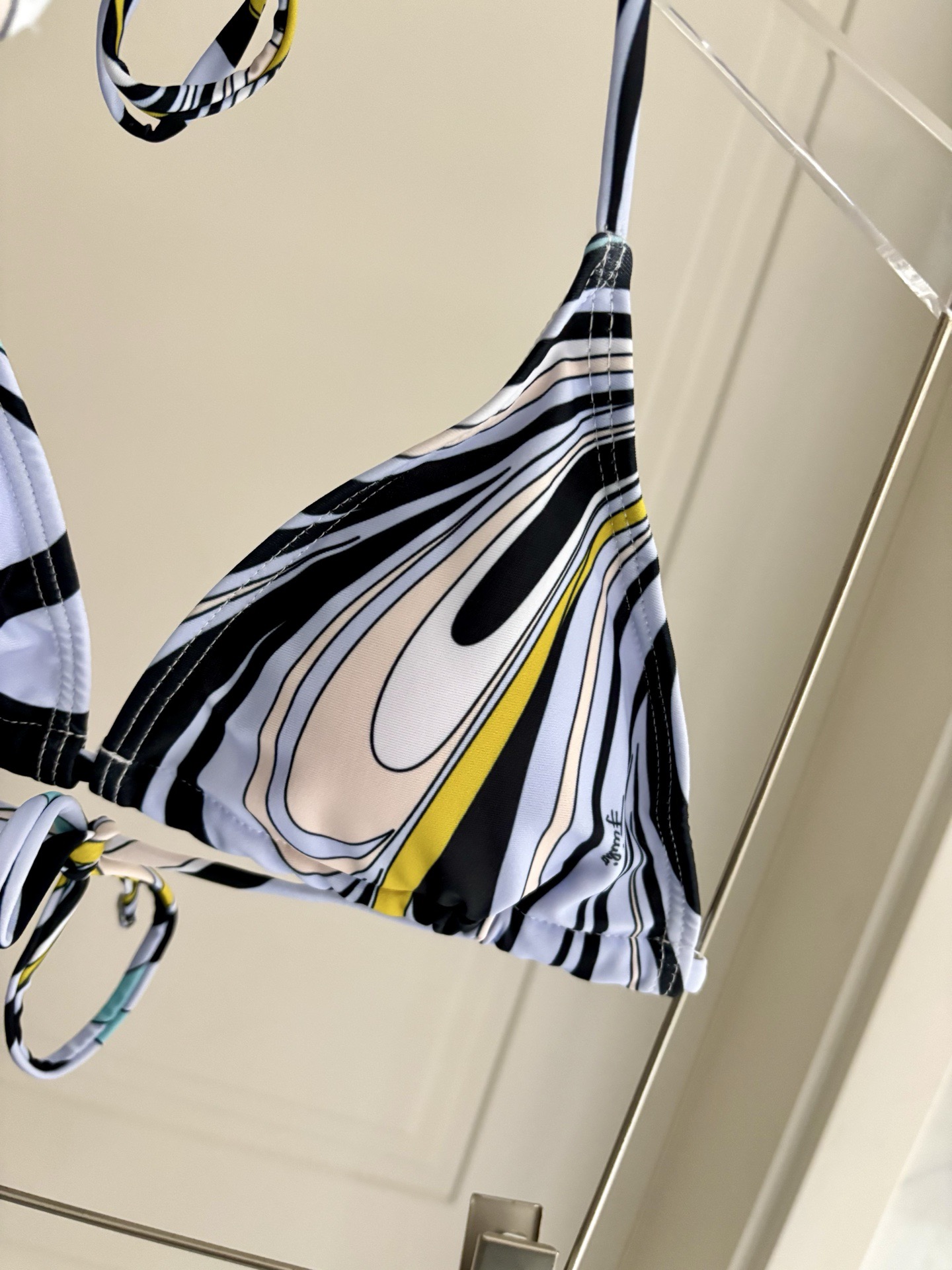 Pucci专柜新款比基尼😍🥰适合多种场景的游泳衣🏊‍♀️海边 游泳池 温泉 水上乐园 漂流都可以😌面料：