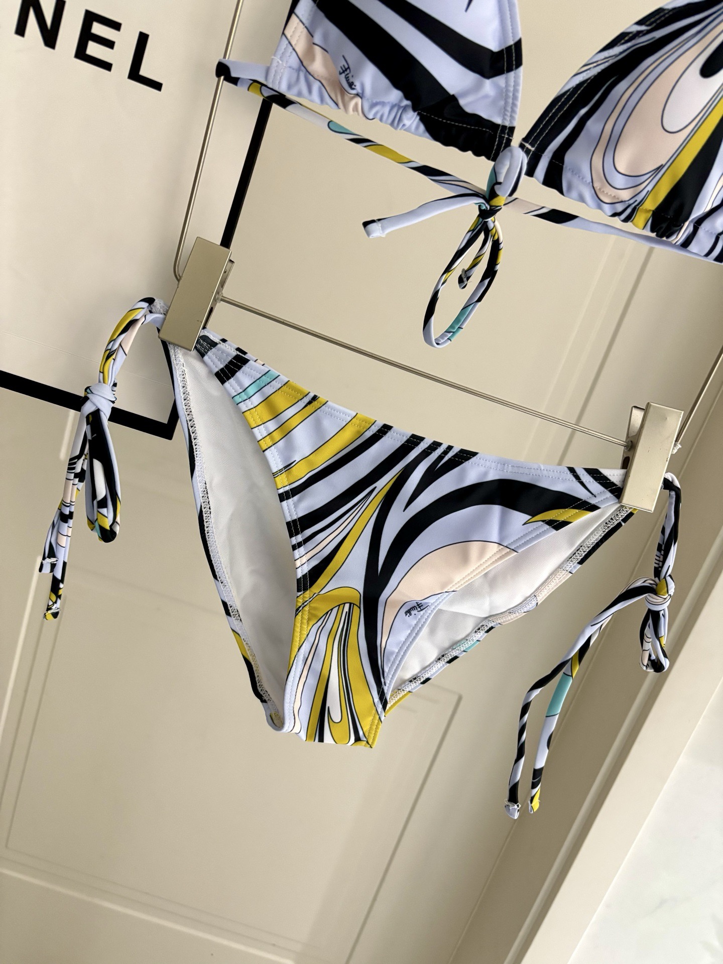 Pucci专柜新款比基尼😍🥰适合多种场景的游泳衣🏊‍♀️海边 游泳池 温泉 水上乐园 漂流都可以😌面料：