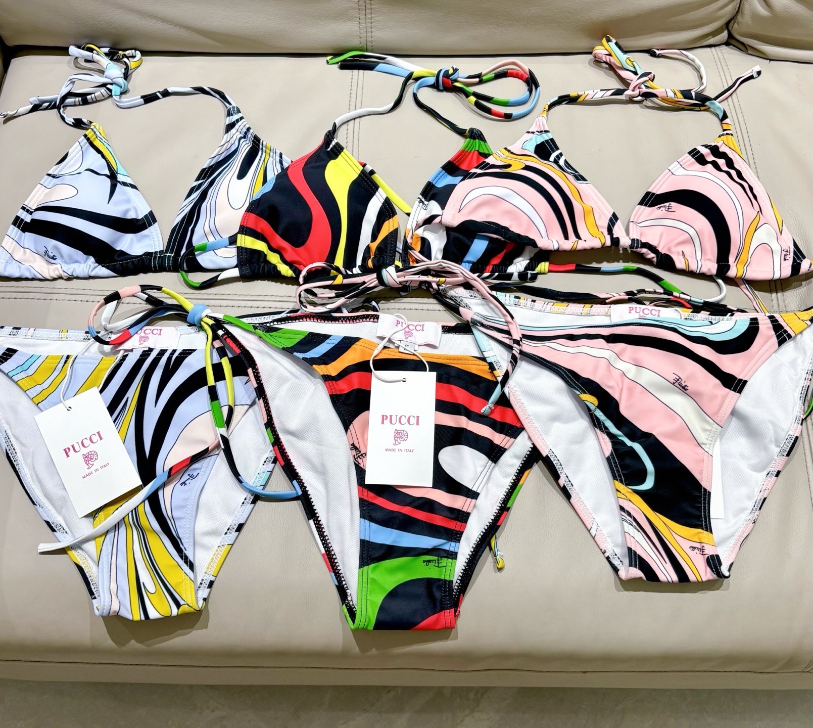 Pucci专柜新款比基尼😍🥰适合多种场景的游泳衣🏊‍♀️海边 游泳池 温泉 水上乐园 漂流都可以😌面料：