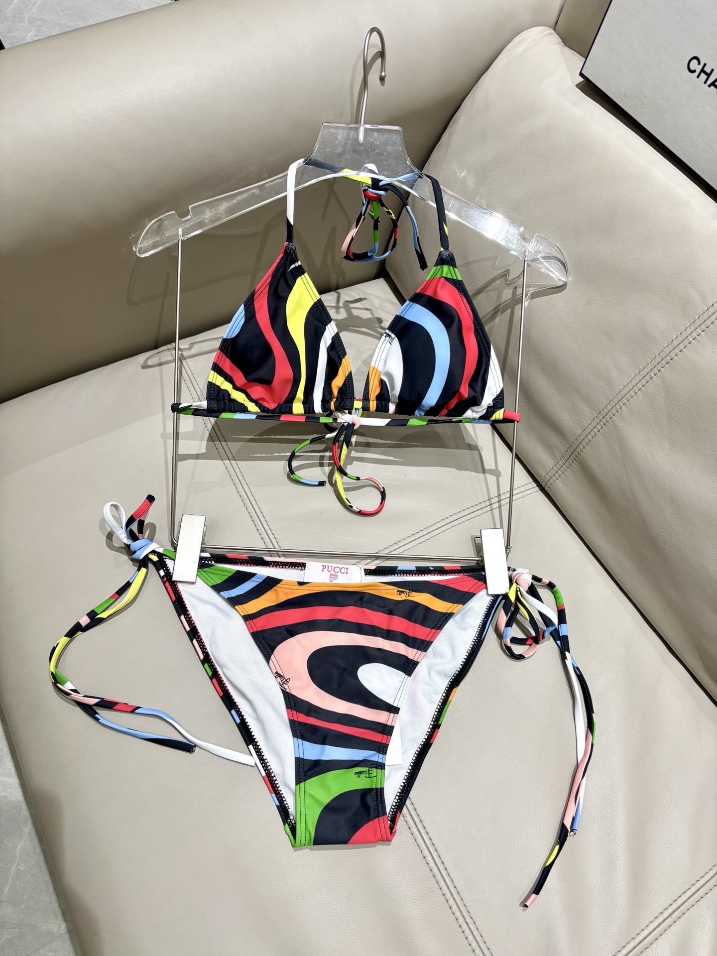 Pucci专柜新款比基尼😍🥰适合多种场景的游泳衣🏊‍♀️海边 游泳池 温泉 水上乐园 漂流都可以😌面料：