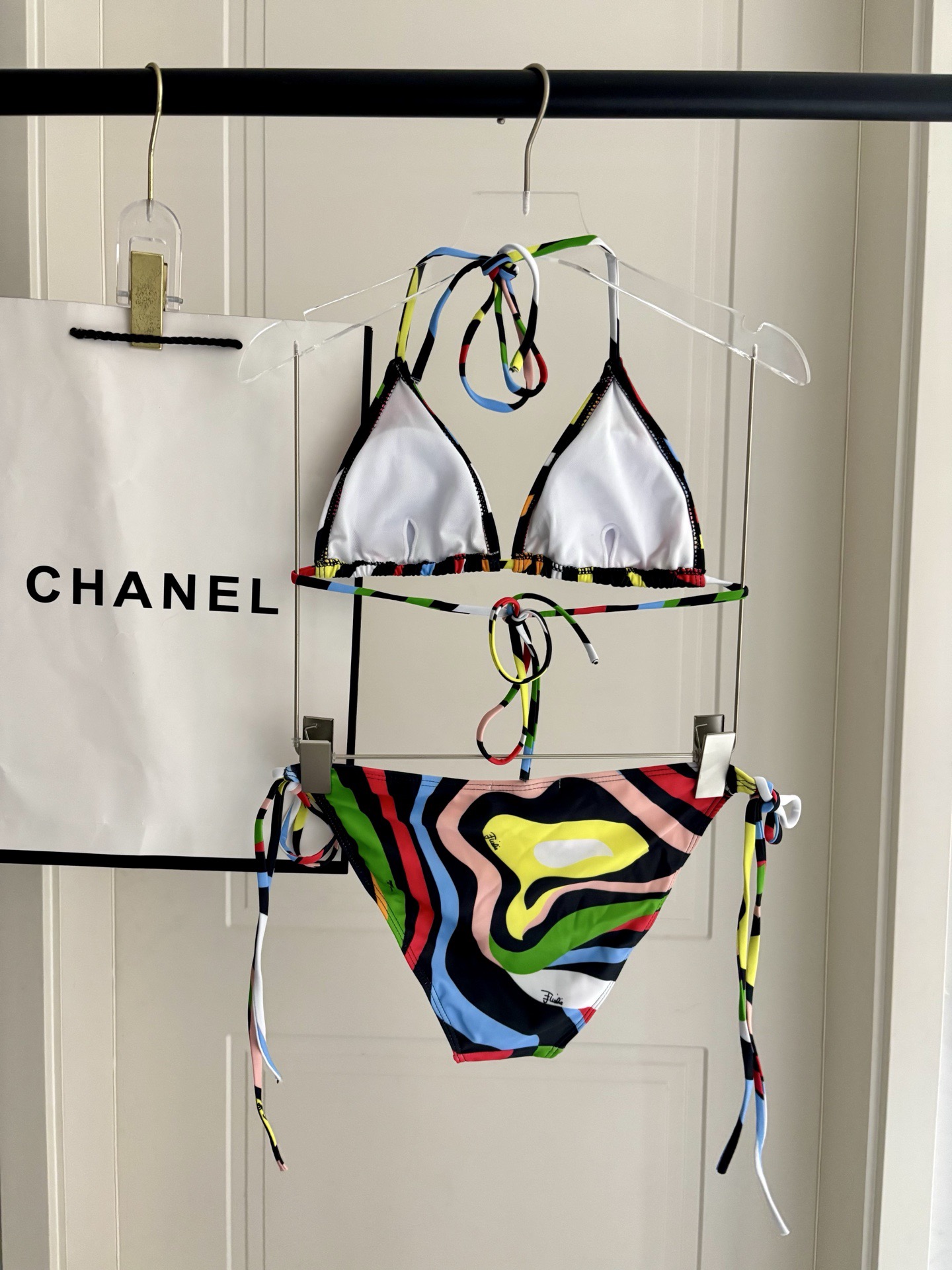 Pucci专柜新款比基尼😍🥰适合多种场景的游泳衣🏊‍♀️海边 游泳池 温泉 水上乐园 漂流都可以😌面料：