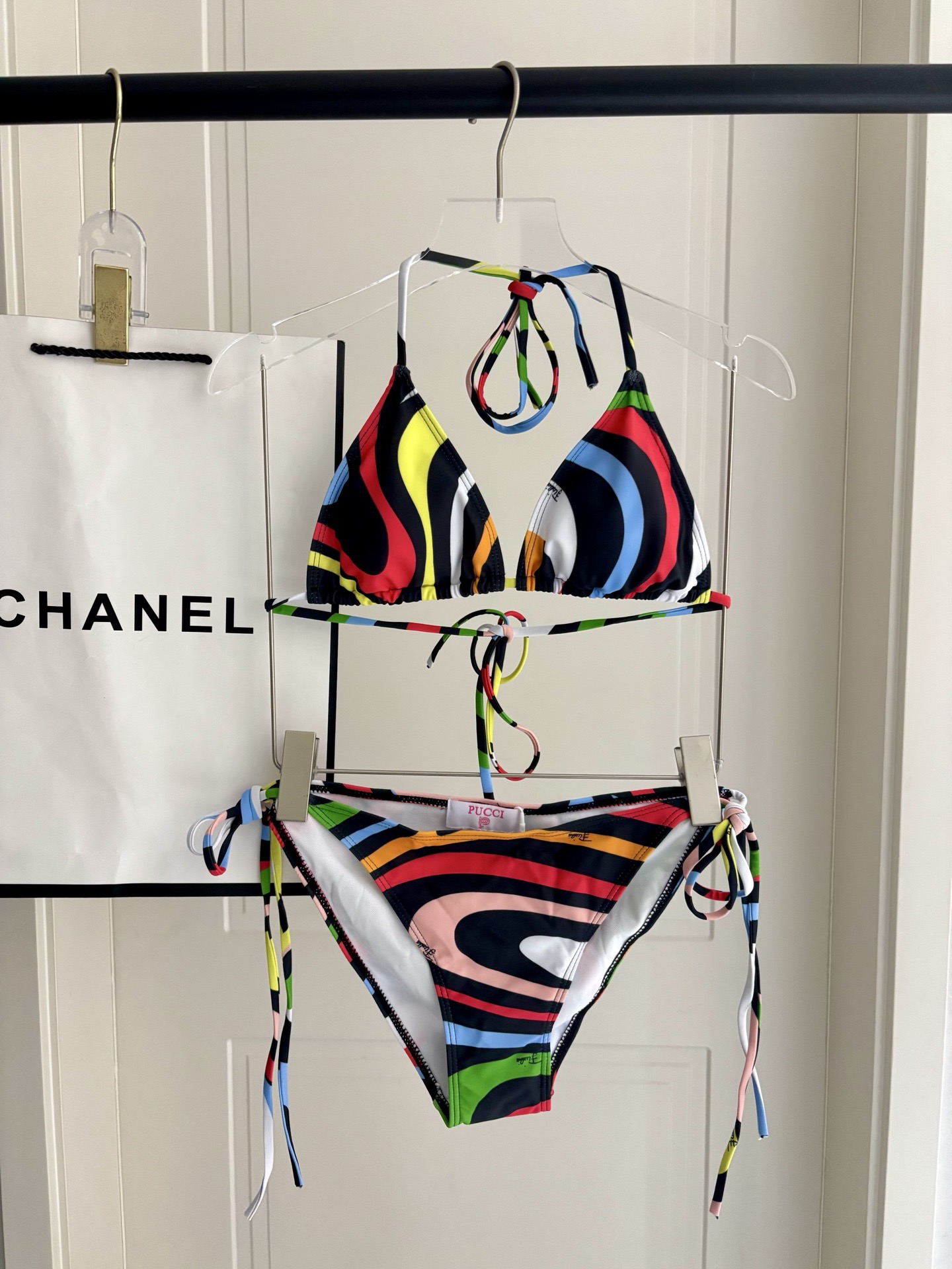 Pucci专柜新款比基尼😍🥰适合多种场景的游泳衣🏊‍♀️海边 游泳池 温泉 水上乐园 漂流都可以😌面料：