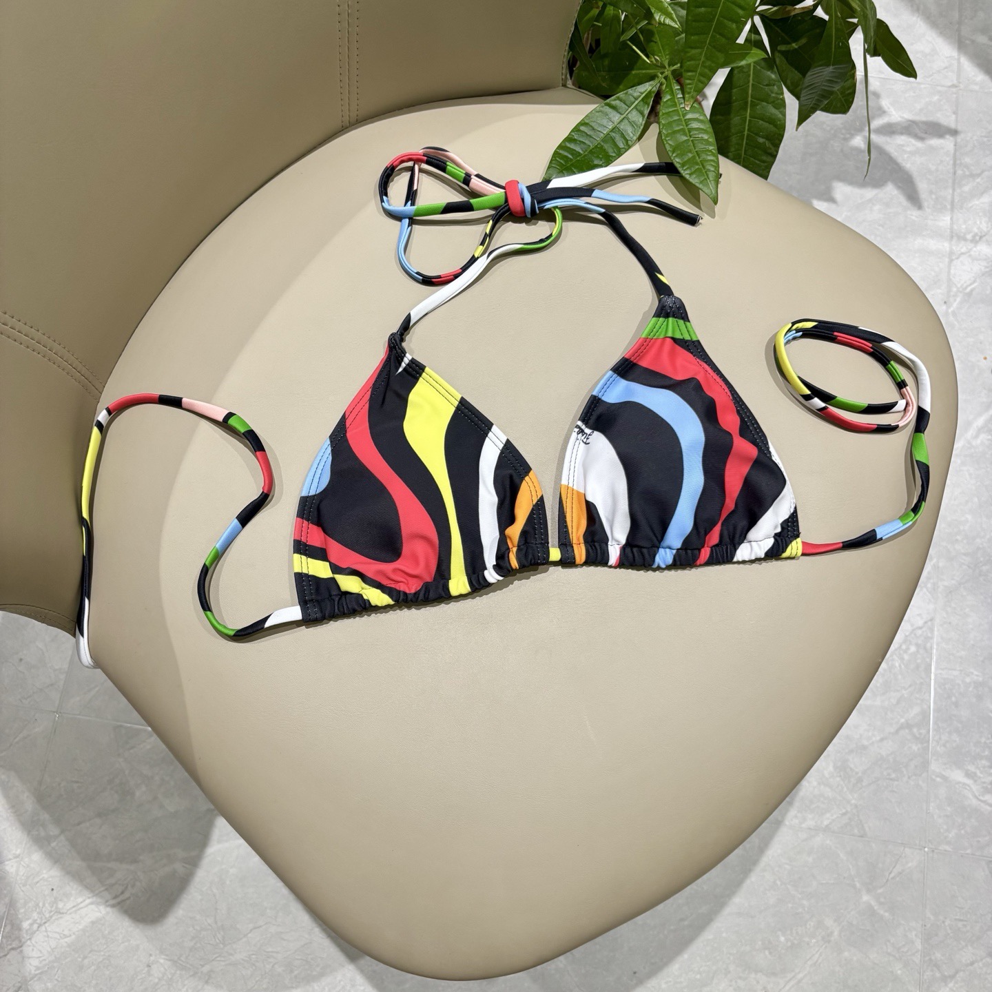 Pucci专柜新款比基尼😍🥰适合多种场景的游泳衣🏊‍♀️海边 游泳池 温泉 水上乐园 漂流都可以😌面料：