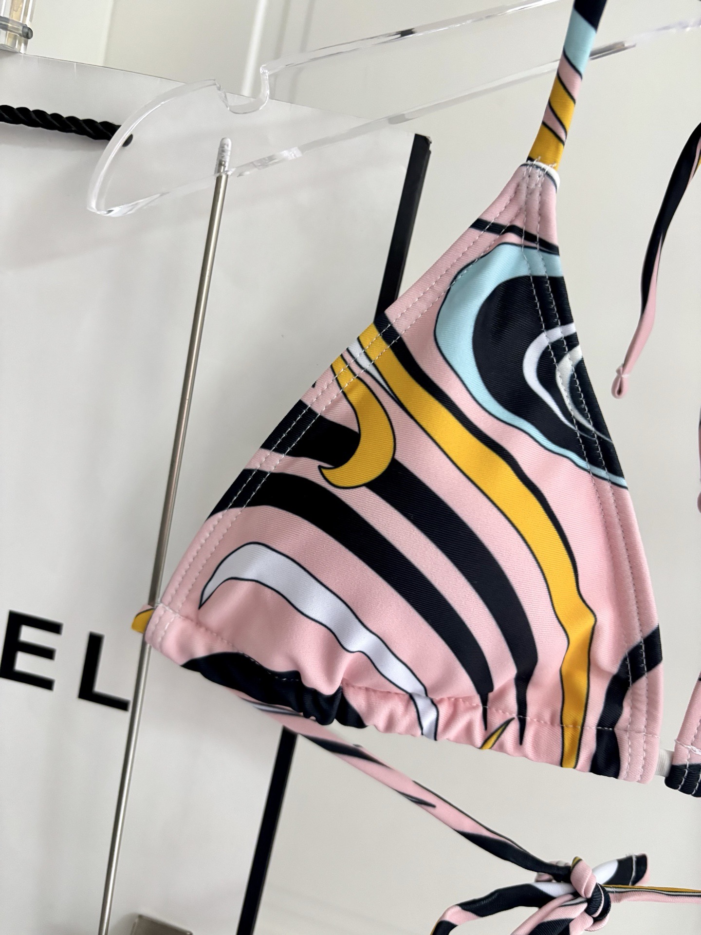 Pucci专柜新款比基尼😍🥰适合多种场景的游泳衣🏊‍♀️海边 游泳池 温泉 水上乐园 漂流都可以😌面料：