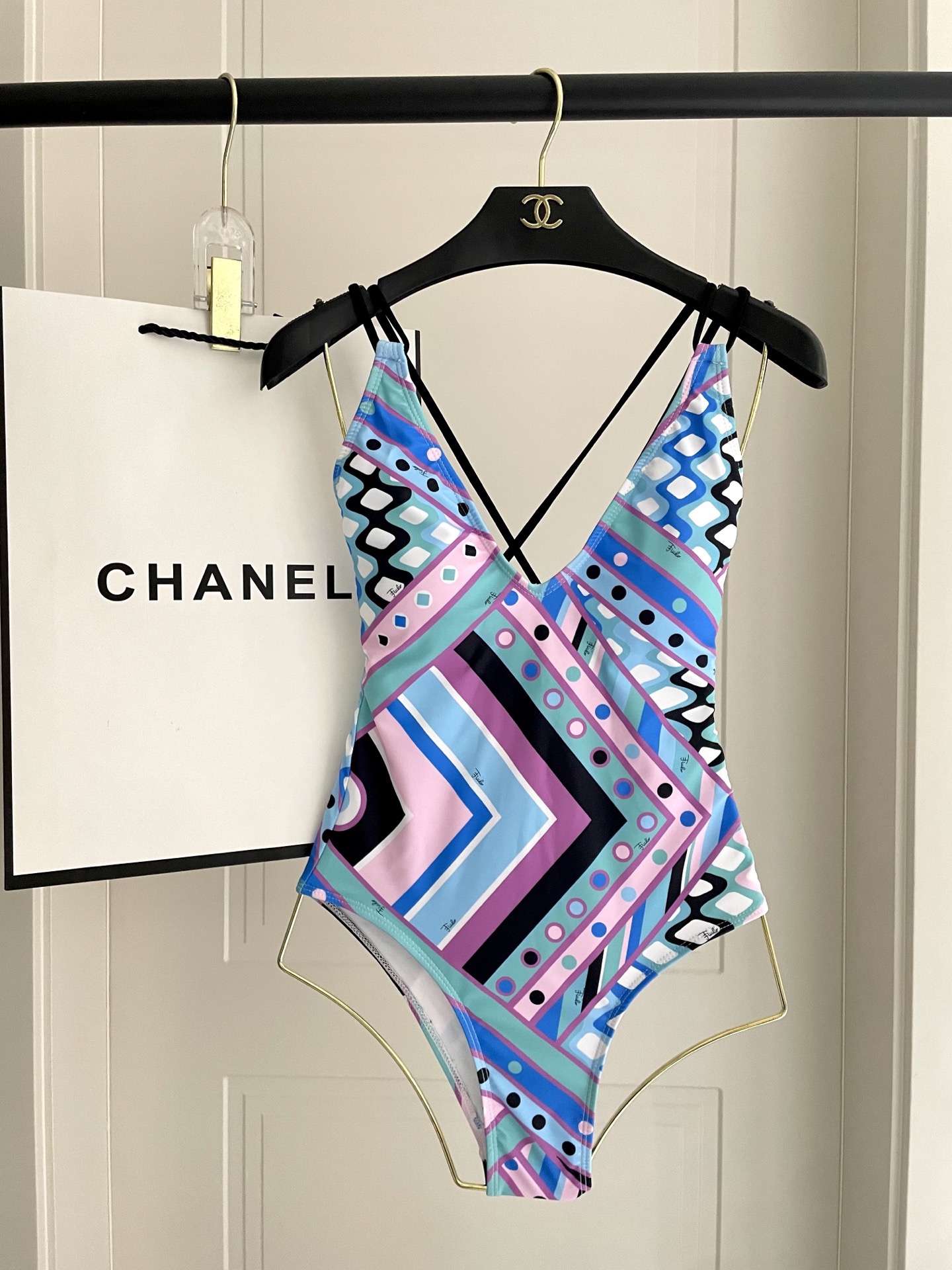 Pucci专柜新款连体泳衣 气质高雅 😍🥰适合多种场景的游泳衣🏊‍♀️海边 游泳池 温泉 水上乐园 漂流