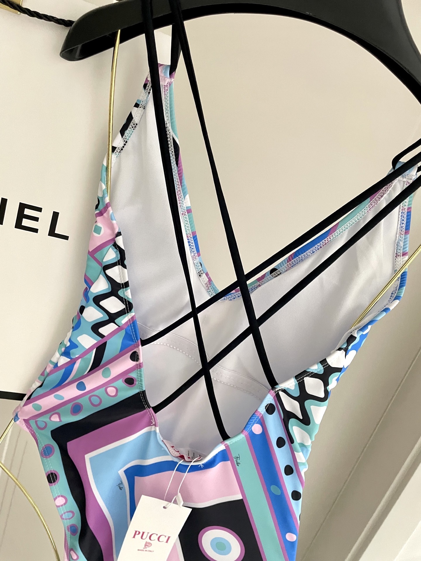 Pucci专柜新款连体泳衣 气质高雅 😍🥰适合多种场景的游泳衣🏊‍♀️海边 游泳池 温泉 水上乐园 漂流