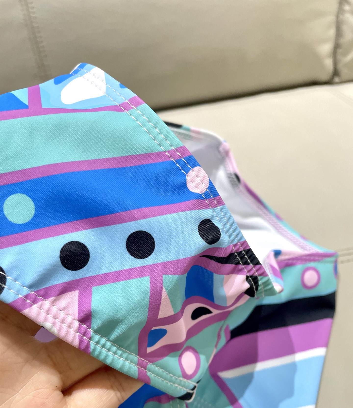 Pucci专柜新款连体泳衣 气质高雅 😍🥰适合多种场景的游泳衣🏊‍♀️海边 游泳池 温泉 水上乐园 漂流