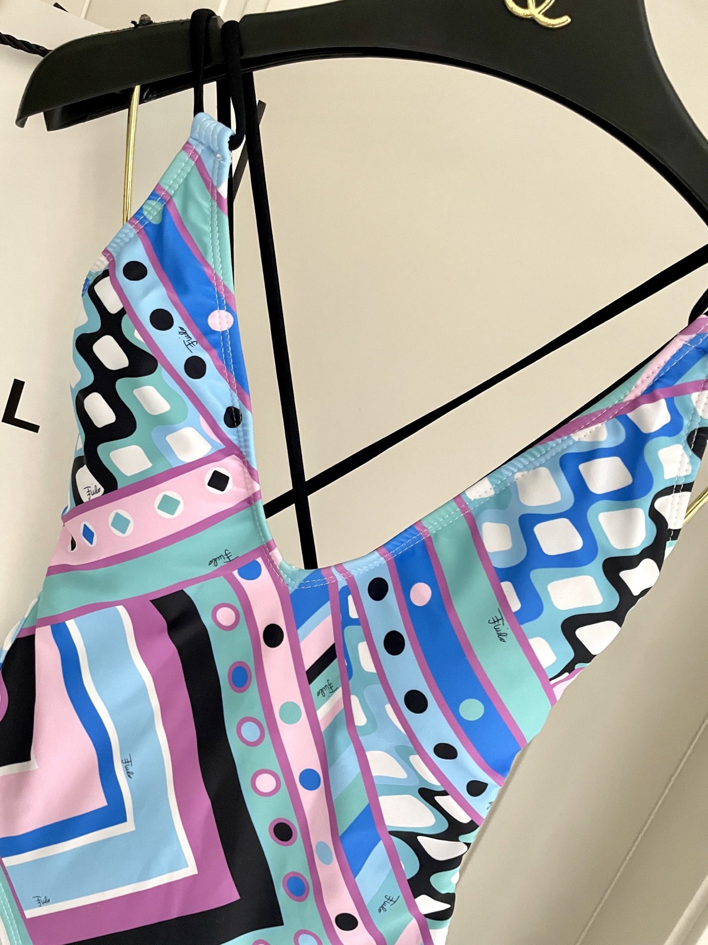 Pucci专柜新款连体泳衣 气质高雅 😍🥰适合多种场景的游泳衣🏊‍♀️海边 游泳池 温泉 水上乐园 漂流