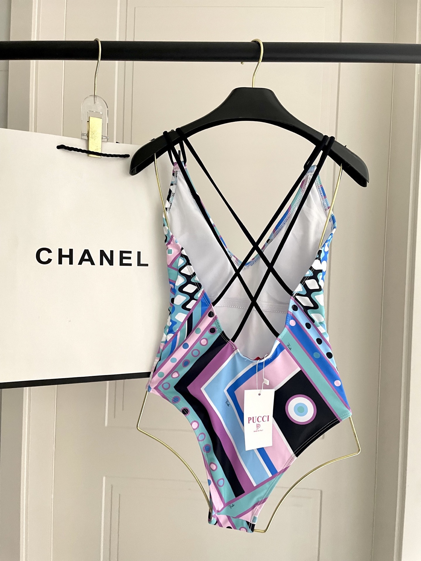 Pucci专柜新款连体泳衣 气质高雅 😍🥰适合多种场景的游泳衣🏊‍♀️海边 游泳池 温泉 水上乐园 漂流