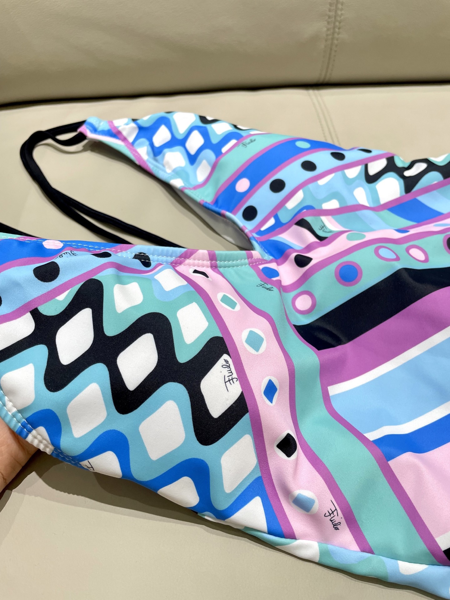 Pucci专柜新款连体泳衣 气质高雅 😍🥰适合多种场景的游泳衣🏊‍♀️海边 游泳池 温泉 水上乐园 漂流