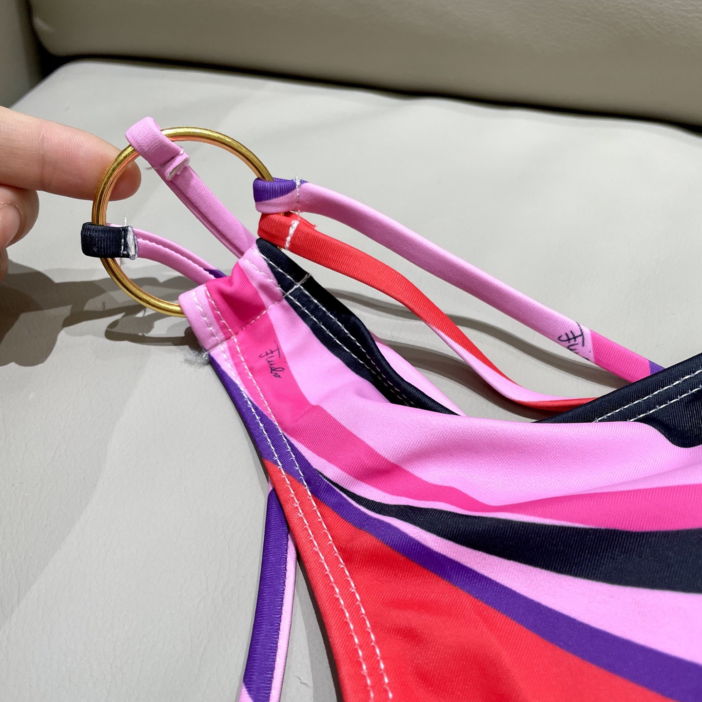 Pucci专柜新款连体泳衣 气质高雅 😍🥰适合多种场景的游泳衣🏊‍♀️海边 游泳池 温泉 水上乐园 漂流