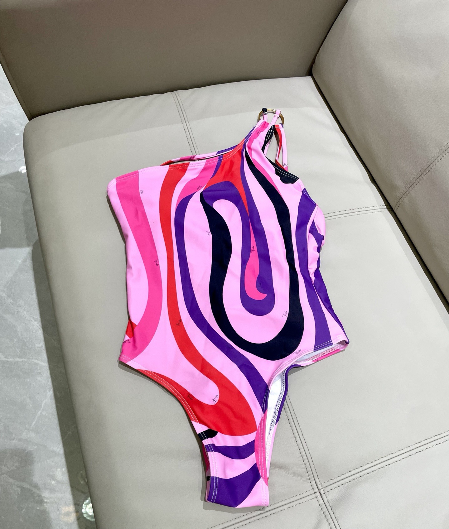 Pucci专柜新款连体泳衣 气质高雅 😍🥰适合多种场景的游泳衣🏊‍♀️海边 游泳池 温泉 水上乐园 漂流