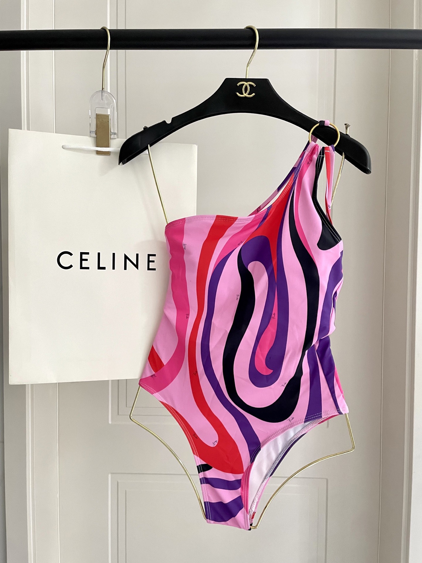 Pucci专柜新款连体泳衣 气质高雅 😍🥰适合多种场景的游泳衣🏊‍♀️海边 游泳池 温泉 水上乐园 漂流