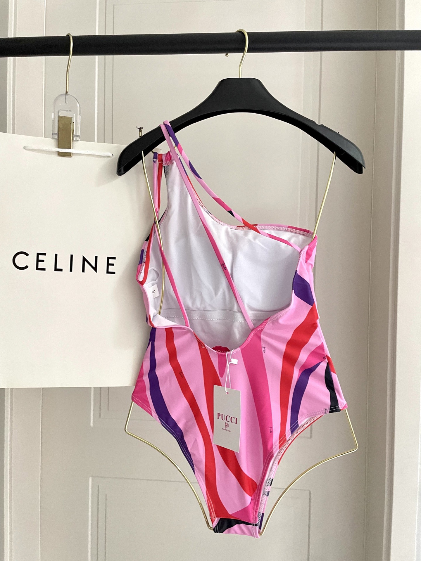 Pucci专柜新款连体泳衣 气质高雅 😍🥰适合多种场景的游泳衣🏊‍♀️海边 游泳池 温泉 水上乐园 漂流