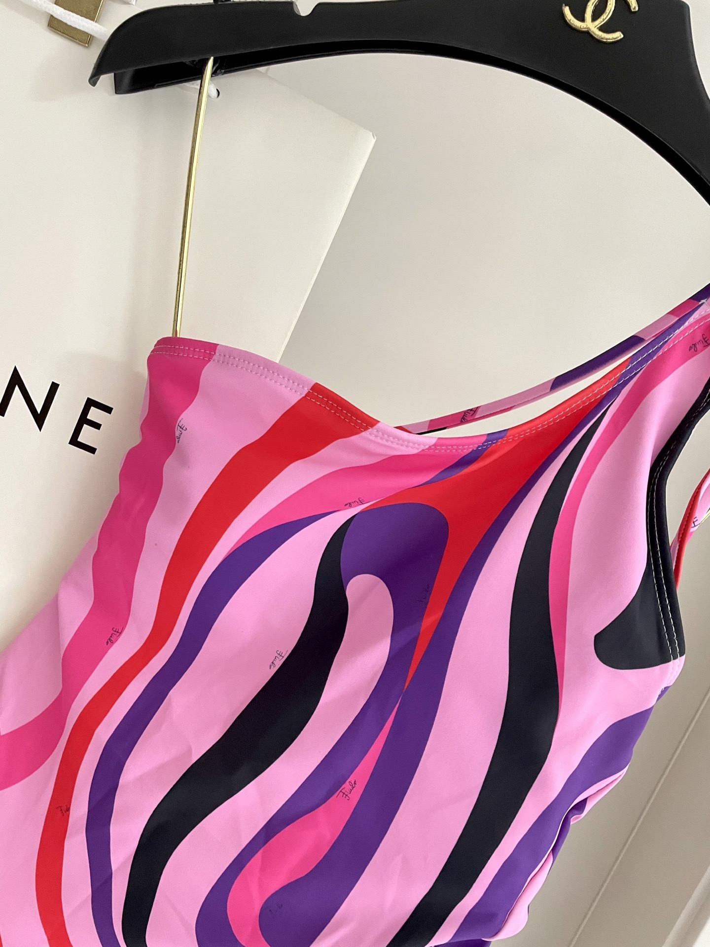 Pucci专柜新款连体泳衣 气质高雅 😍🥰适合多种场景的游泳衣🏊‍♀️海边 游泳池 温泉 水上乐园 漂流