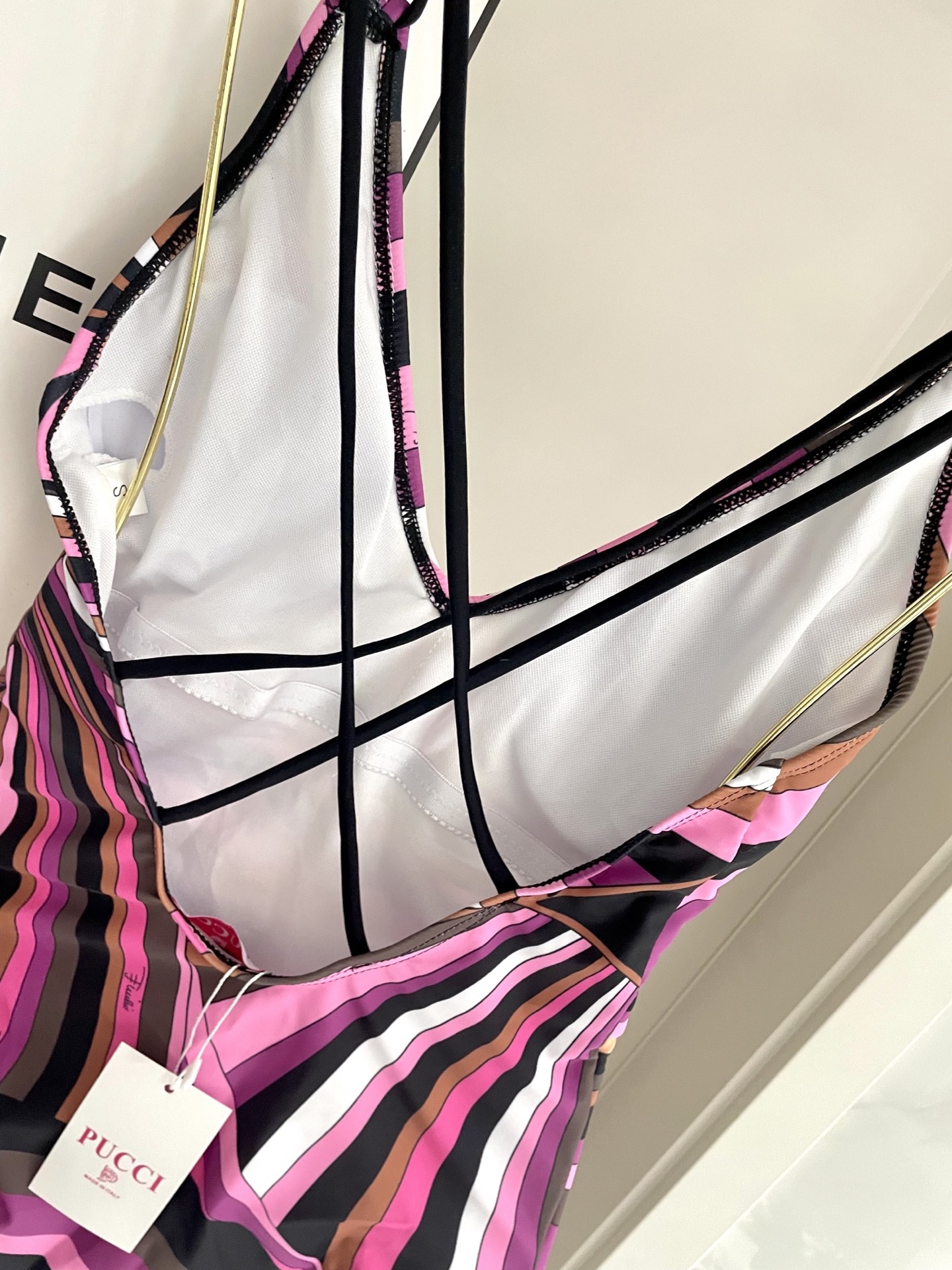 Pucci专柜新款连体泳衣 气质高雅 😍🥰适合多种场景的游泳衣🏊‍♀️海边 游泳池 温泉 水上乐园 漂流