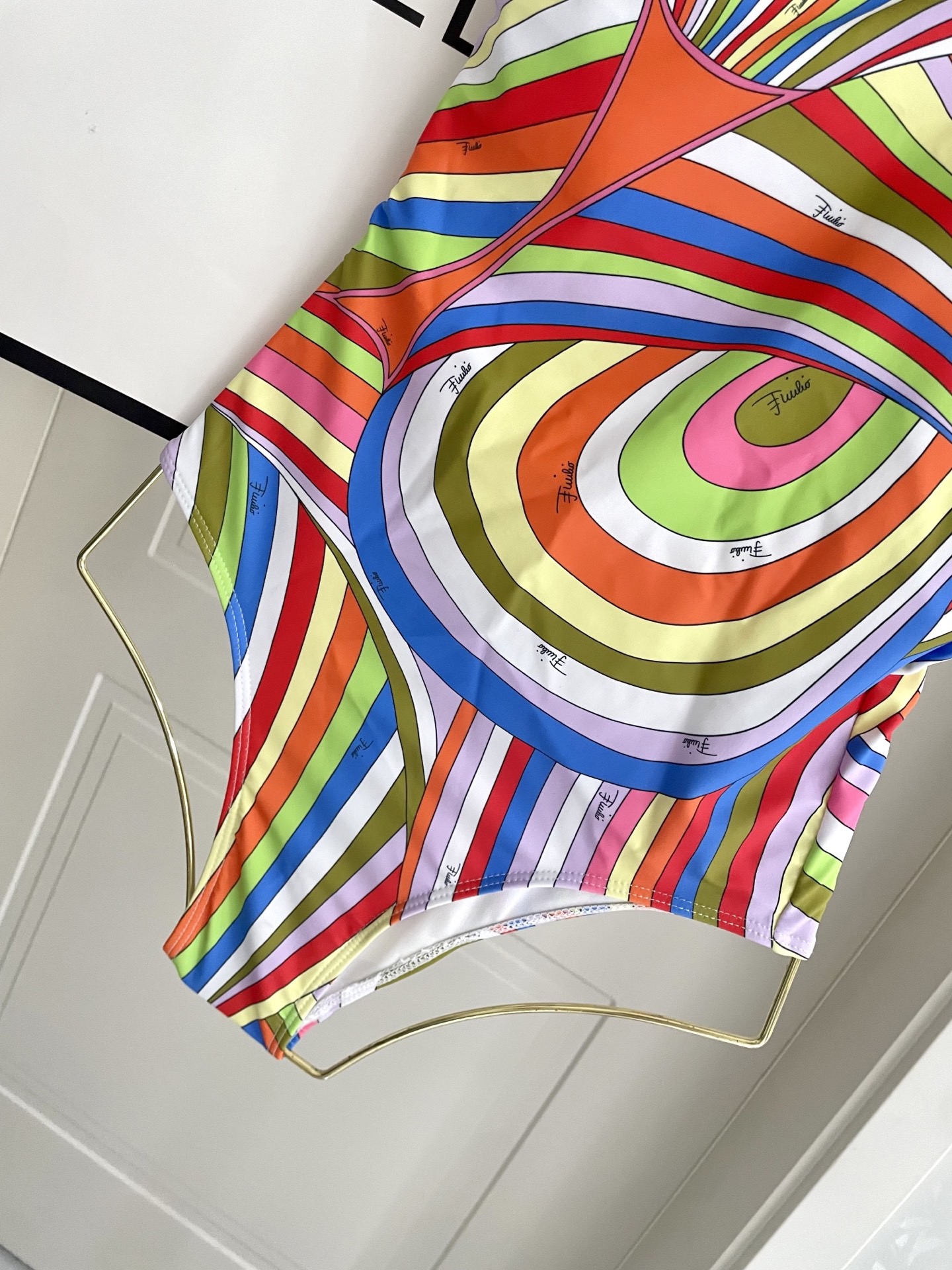 Pucci专柜新款连体泳衣 气质高雅 😍🥰适合多种场景的游泳衣🏊‍♀️海边 游泳池 温泉 水上乐园 漂流