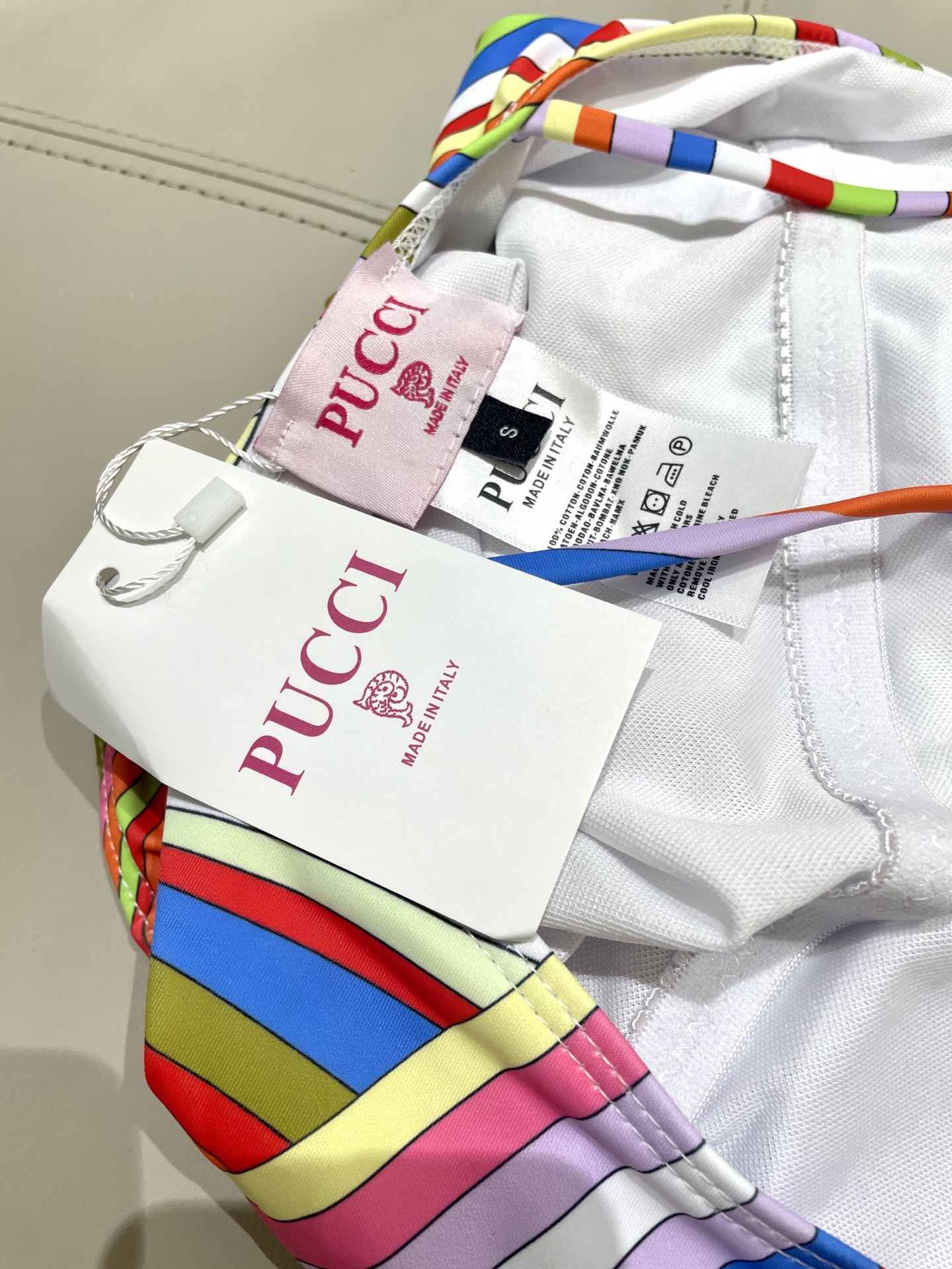 Pucci专柜新款连体泳衣 气质高雅 😍🥰适合多种场景的游泳衣🏊‍♀️海边 游泳池 温泉 水上乐园 漂流