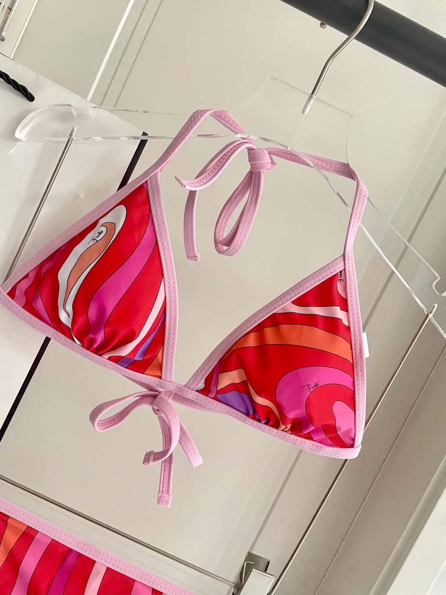 Pucci专柜新款比基尼😍🥰适合多种场景的游泳衣🏊‍♀️海边 游泳池 温泉 水上乐园 漂流都可以😌面料：