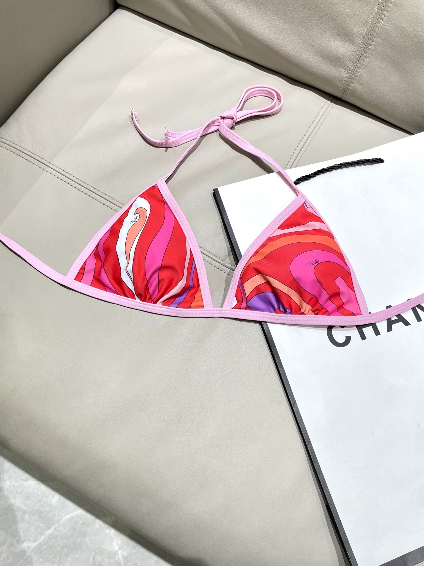 Pucci专柜新款比基尼😍🥰适合多种场景的游泳衣🏊‍♀️海边 游泳池 温泉 水上乐园 漂流都可以😌面料：