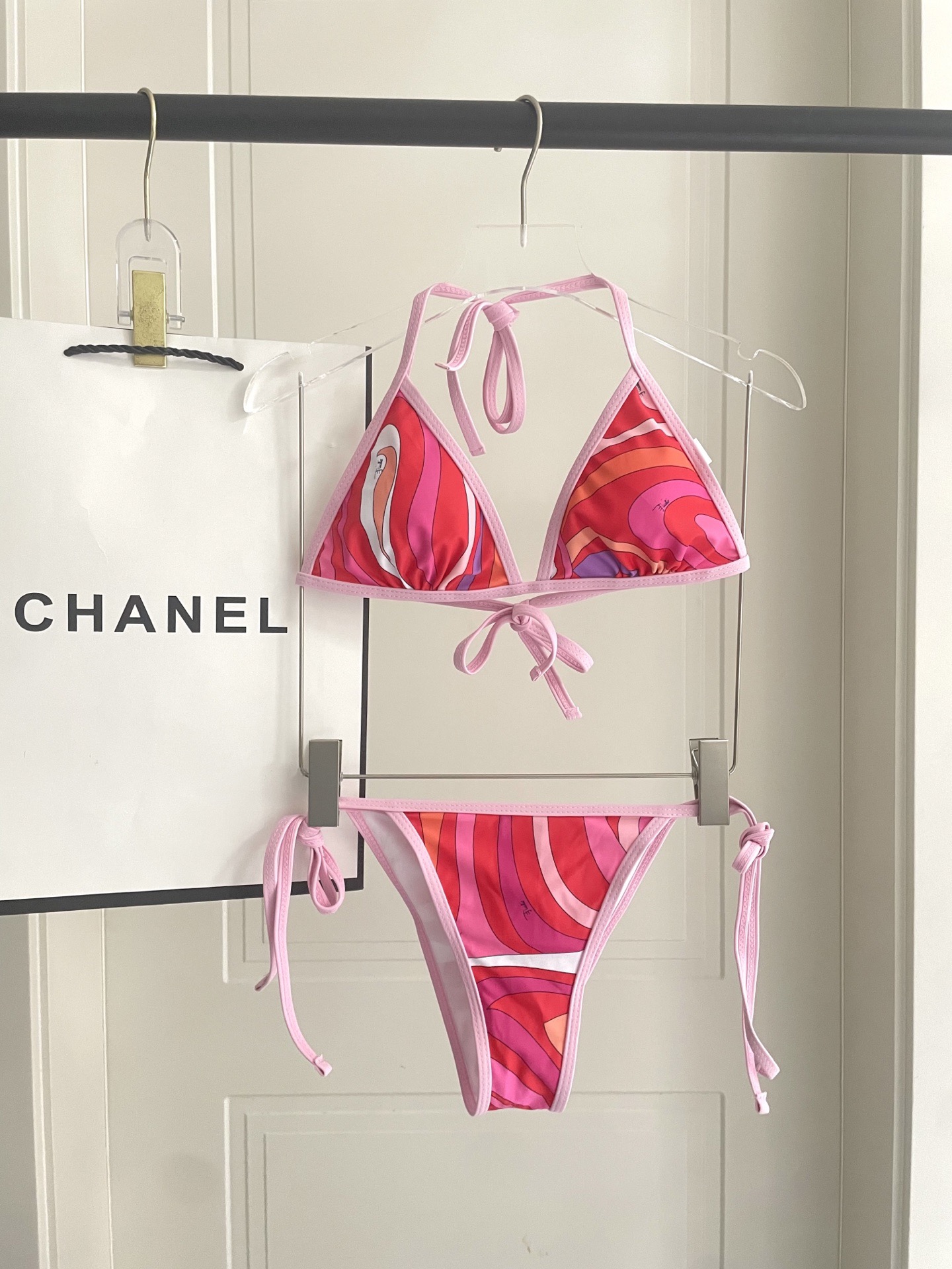 Pucci专柜新款比基尼😍🥰适合多种场景的游泳衣🏊‍♀️海边 游泳池 温泉 水上乐园 漂流都可以😌面料：