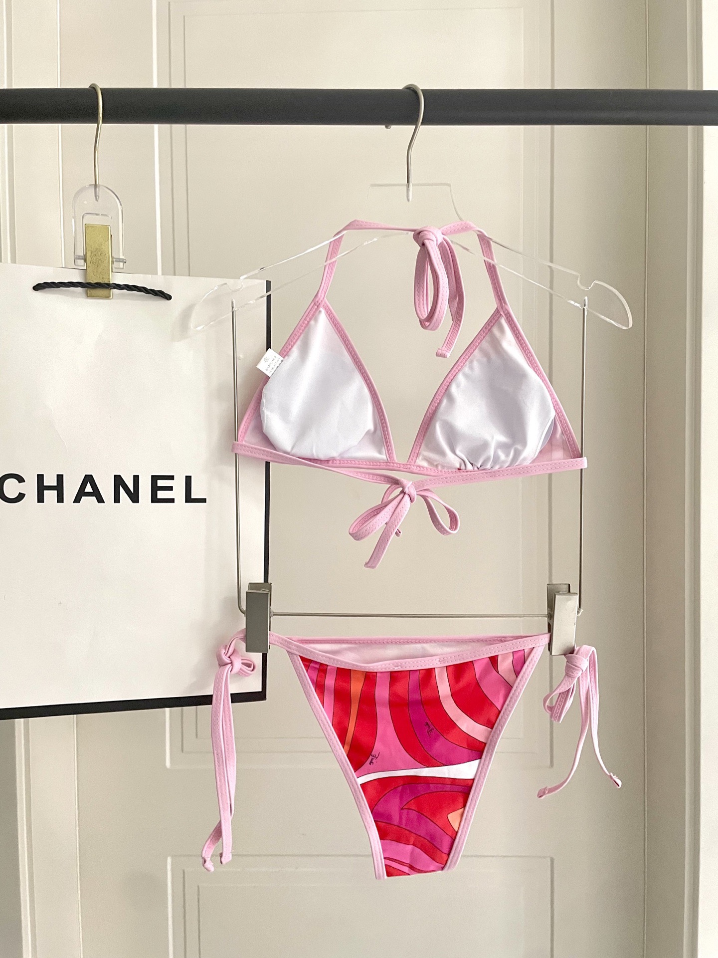 Pucci专柜新款比基尼😍🥰适合多种场景的游泳衣🏊‍♀️海边 游泳池 温泉 水上乐园 漂流都可以😌面料：